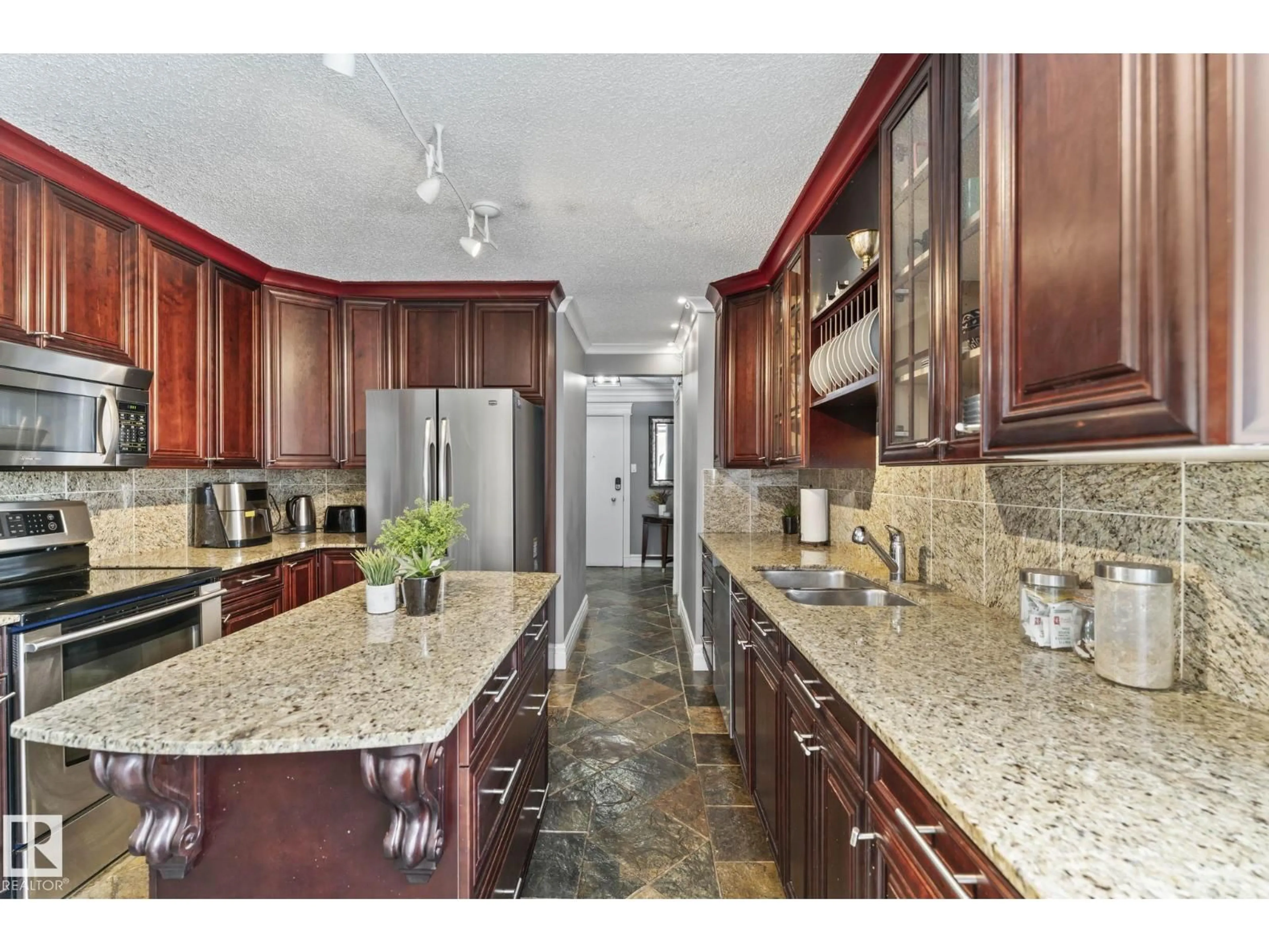 Open concept kitchen, ceramic/tile floor for 405 - 10745 83 AV, Edmonton Alberta T6E2E5