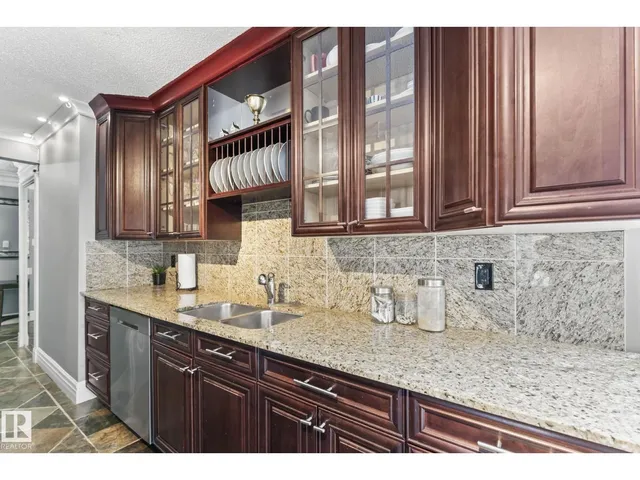 405 - 10745 83 AV, Edmonton 3