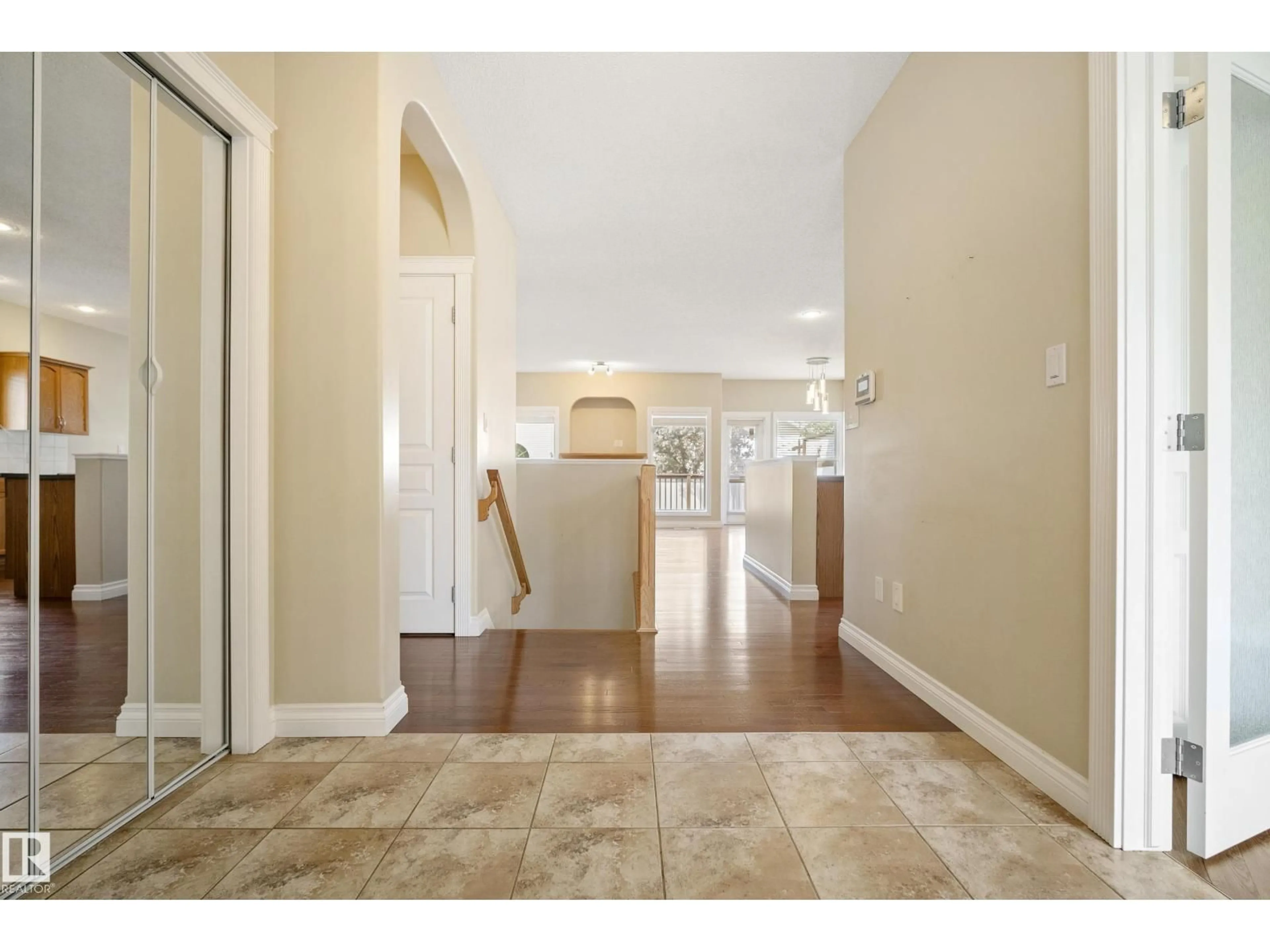 Indoor entryway for 5 LONGVIEW CR, Spruce Grove Alberta T7X3M6