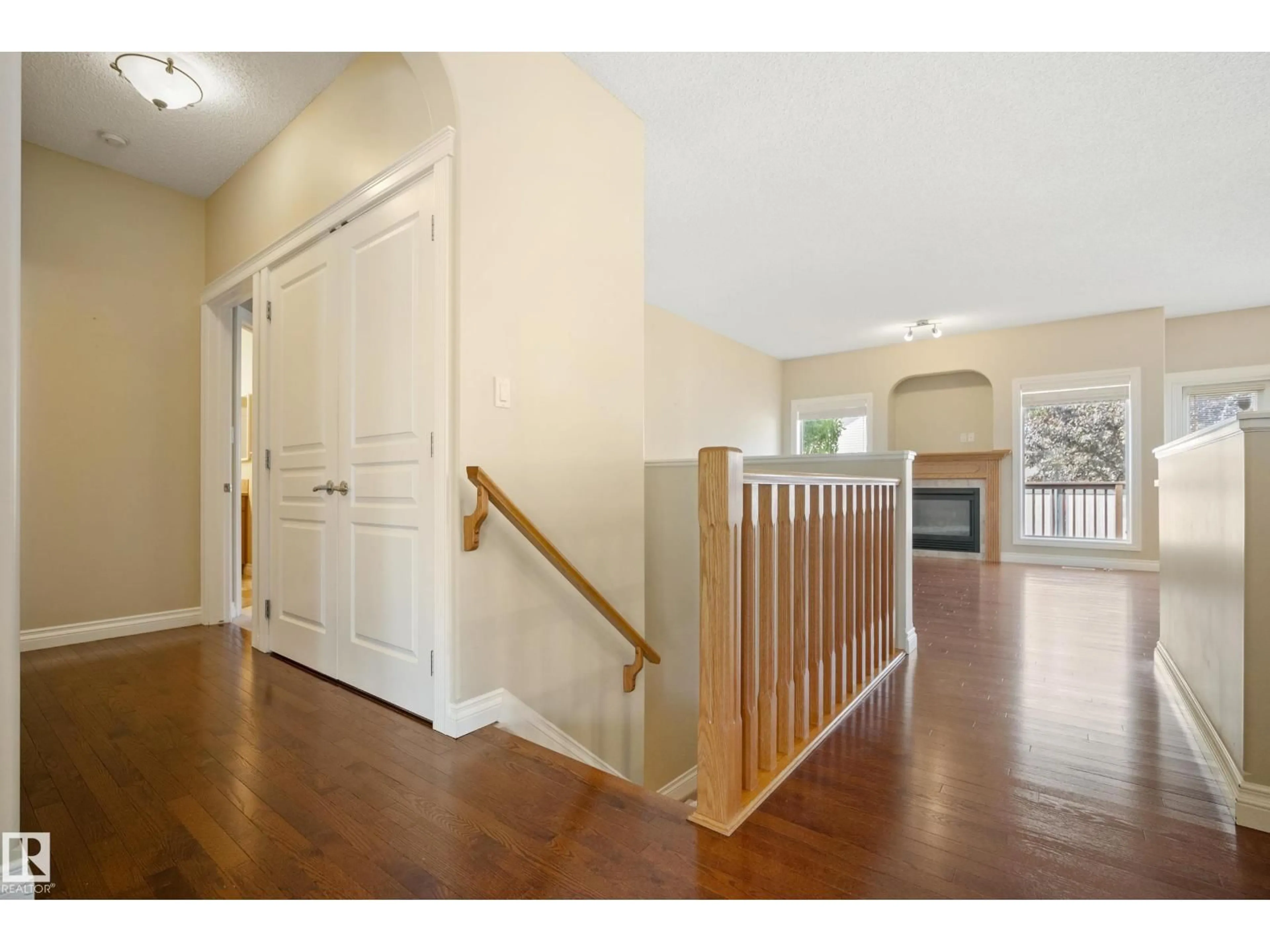 Indoor entryway for 5 LONGVIEW CR, Spruce Grove Alberta T7X3M6