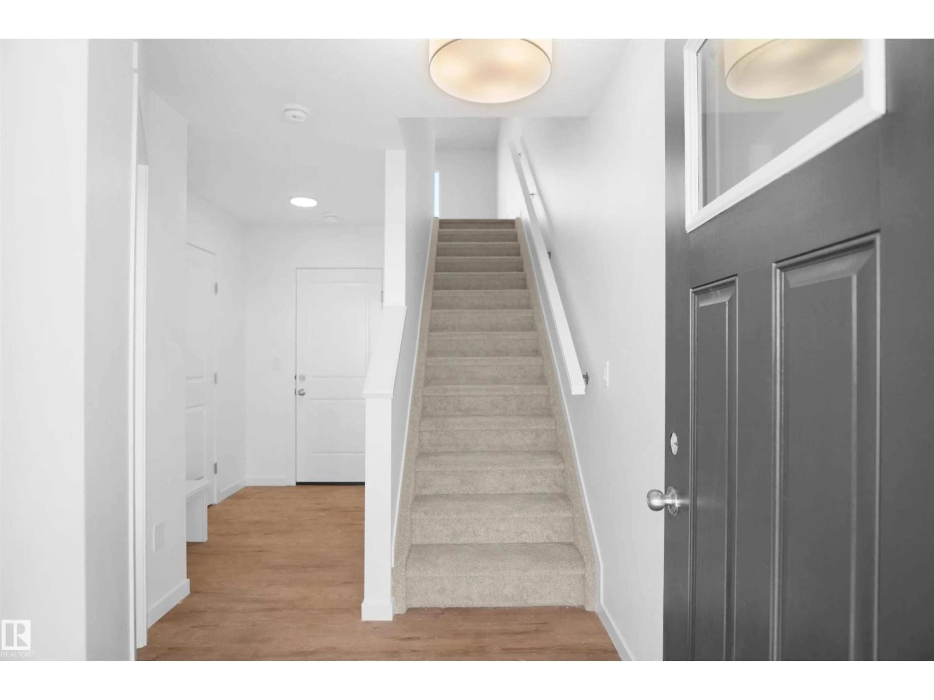 Indoor entryway for 523 ASTER DR, Edmonton Alberta T6T2N8