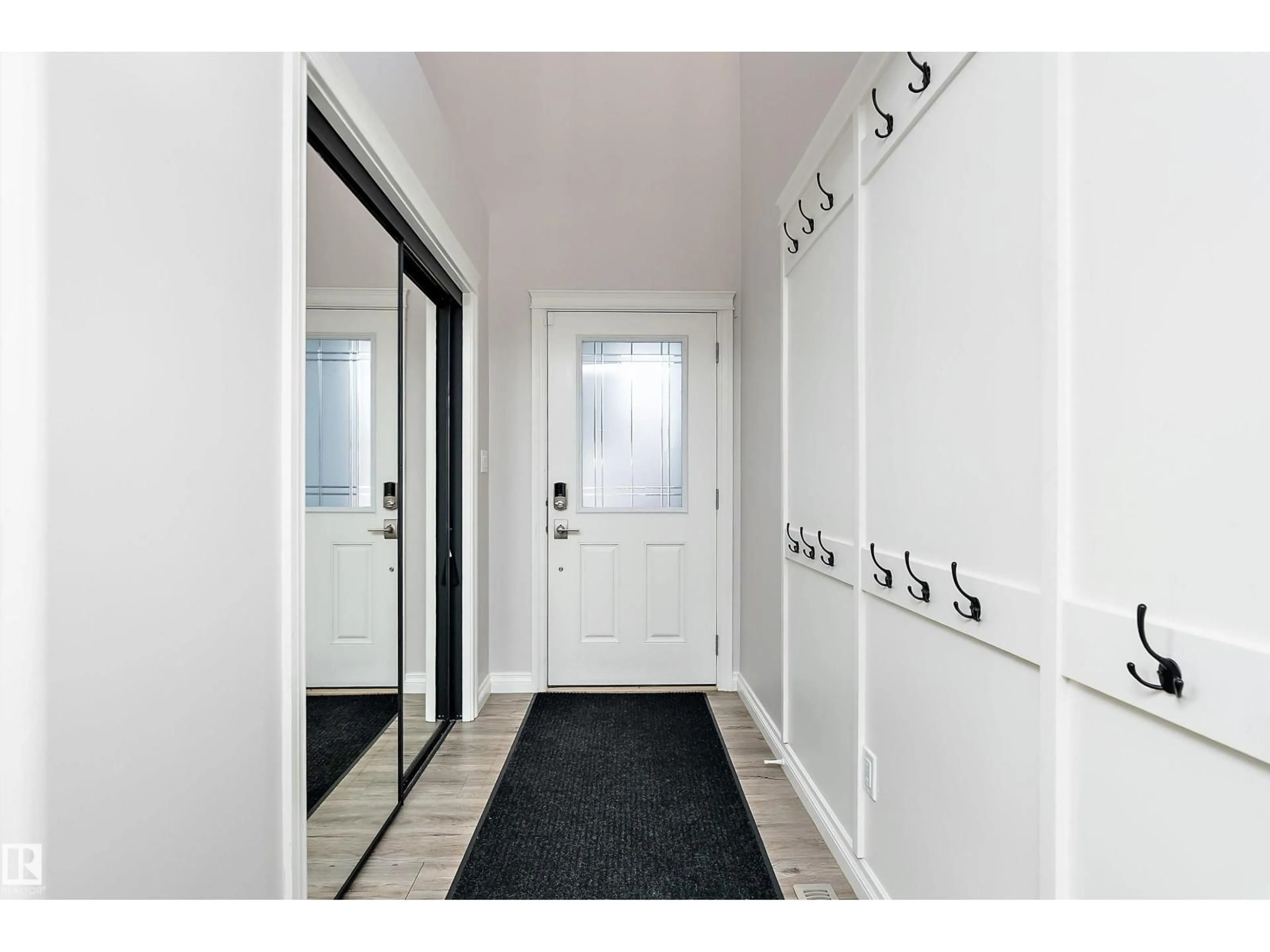 Indoor entryway for 3893 GALLINGER LO NW, Edmonton Alberta T5T4G6