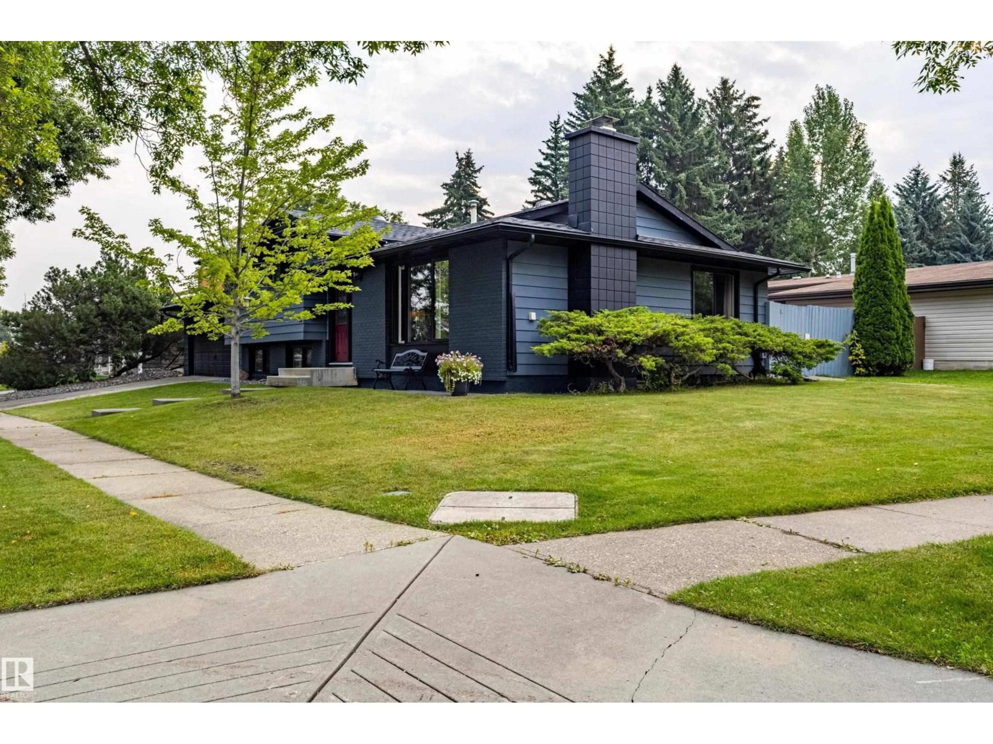 Home with vinyl exterior material, street for 14 BRUNSWICK CR, St. Albert Alberta T8N2K6