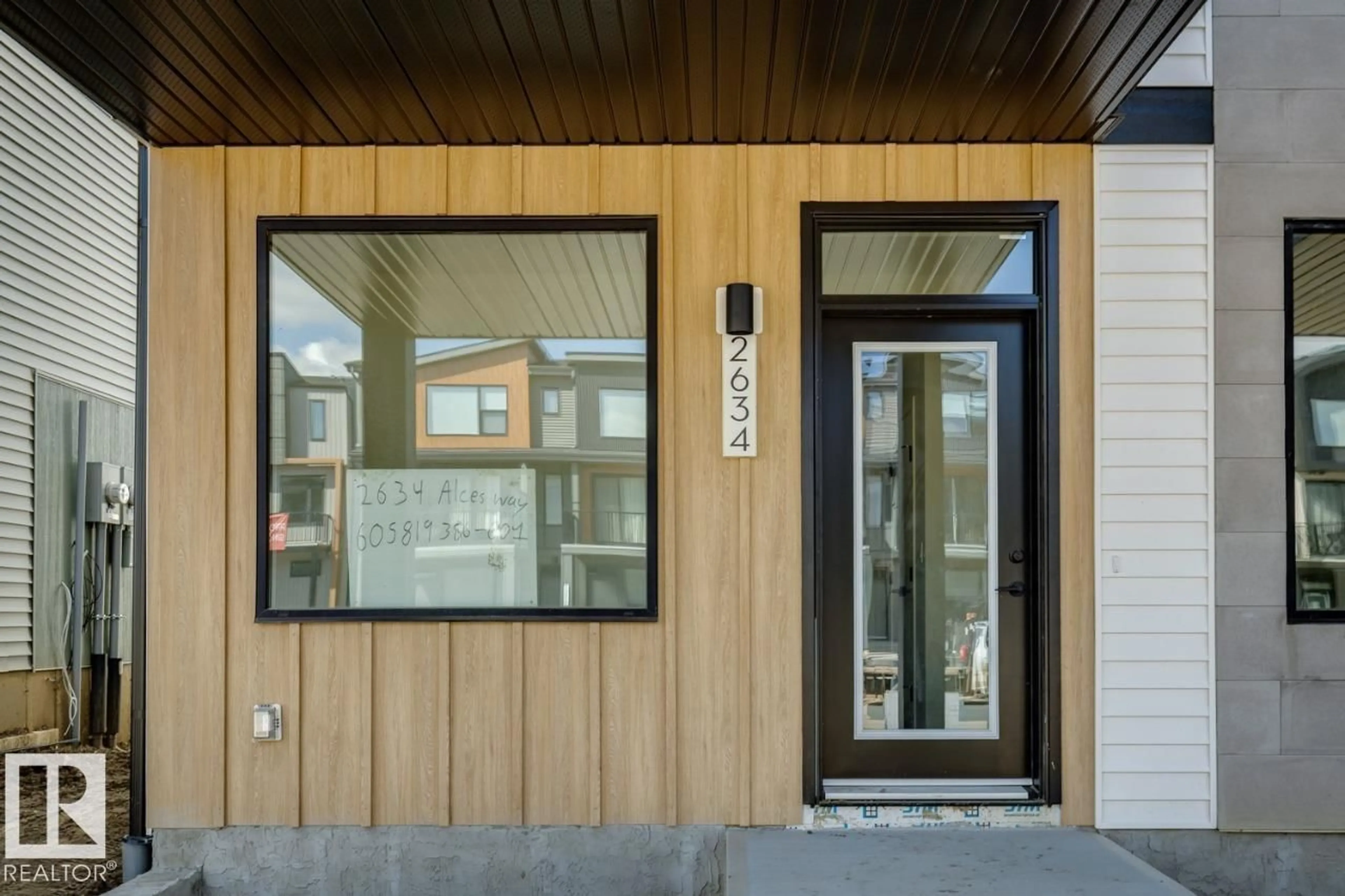 Indoor entryway for 2634 ALCES WY, Edmonton Alberta T6X3L5