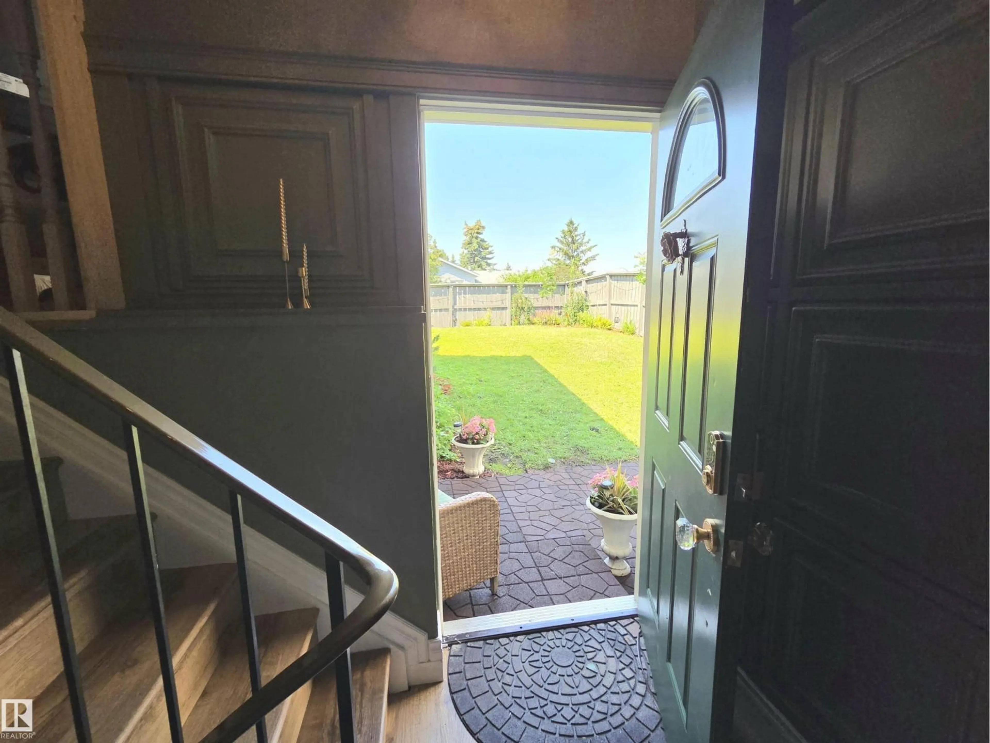 Indoor entryway for NW - 623 WILLOW CO, Edmonton Alberta T5T2K7