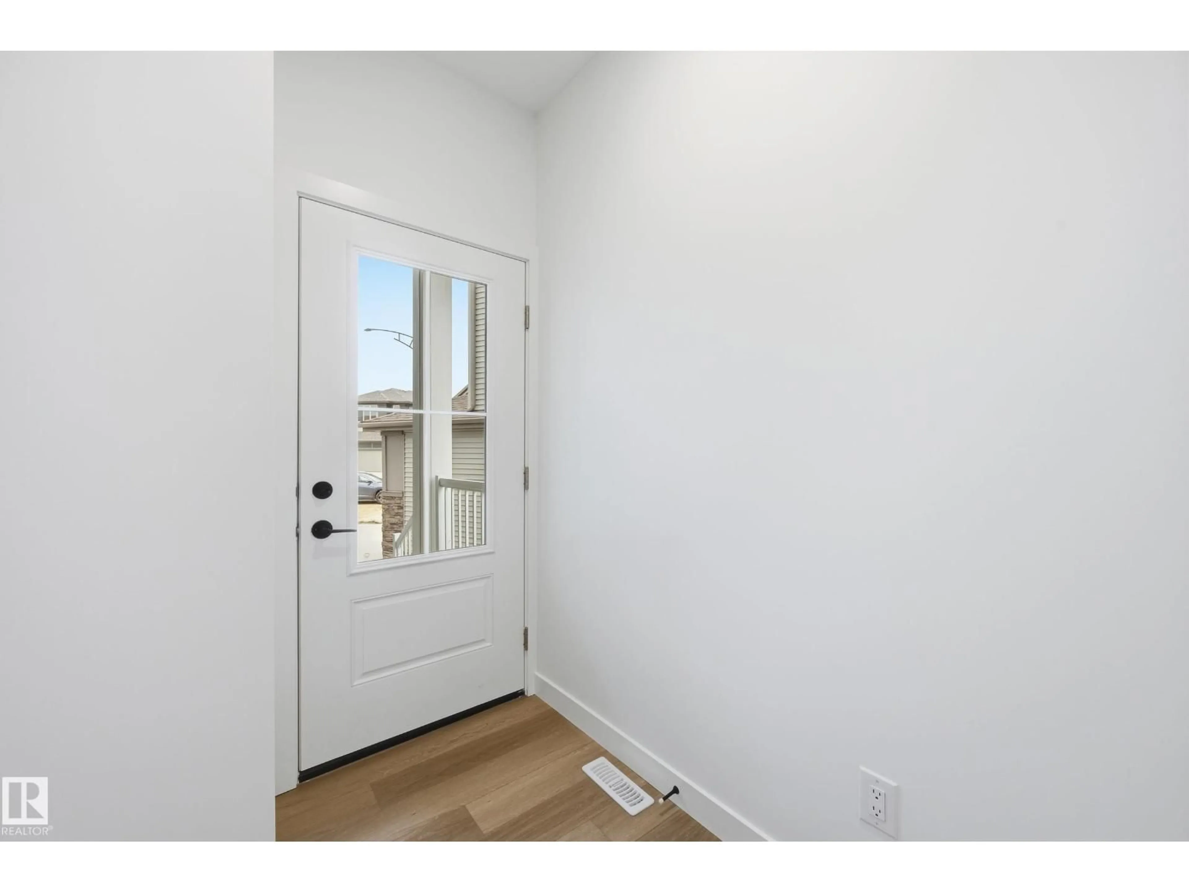 Indoor entryway for 22612 89 AV, Edmonton Alberta T5T7W9