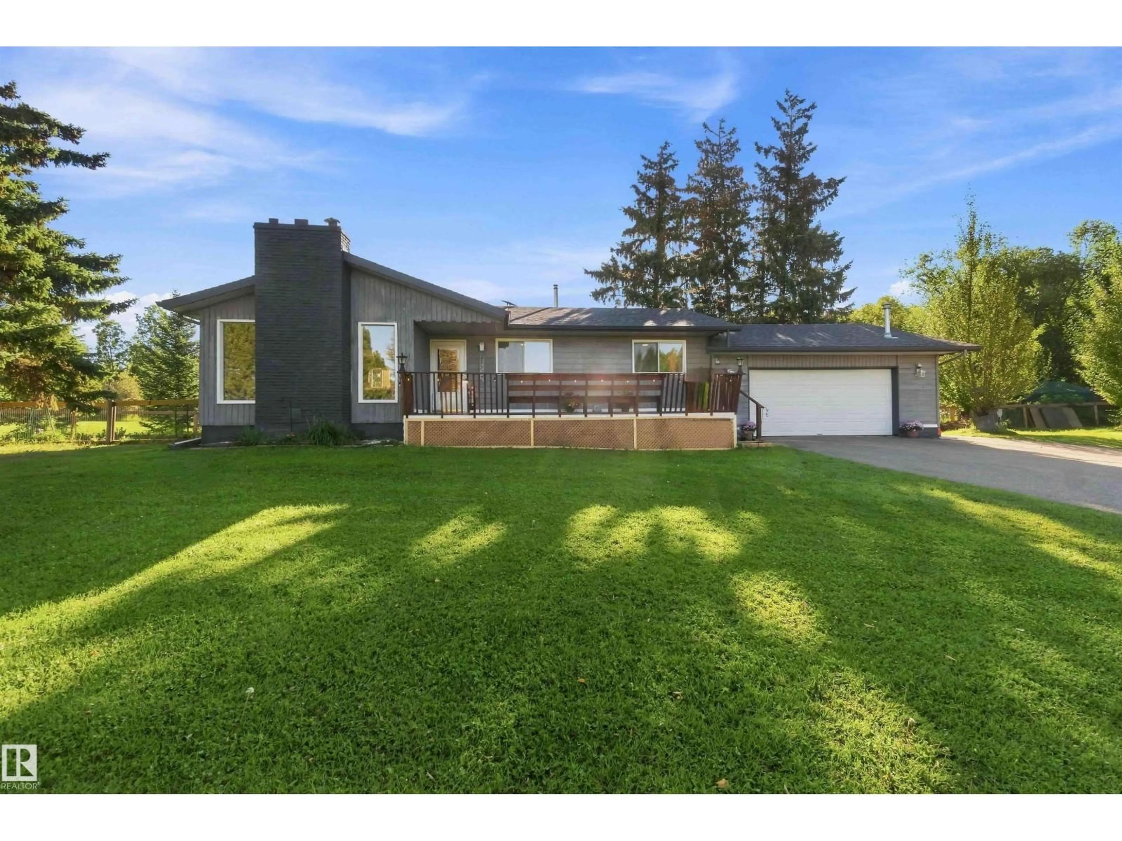 A pic from outside/outdoor area/front of a property/back of a property/a pic from drone, street for 52516 - 41 RGE ROAD 13, Rural Parkland County Alberta T7Y2C1