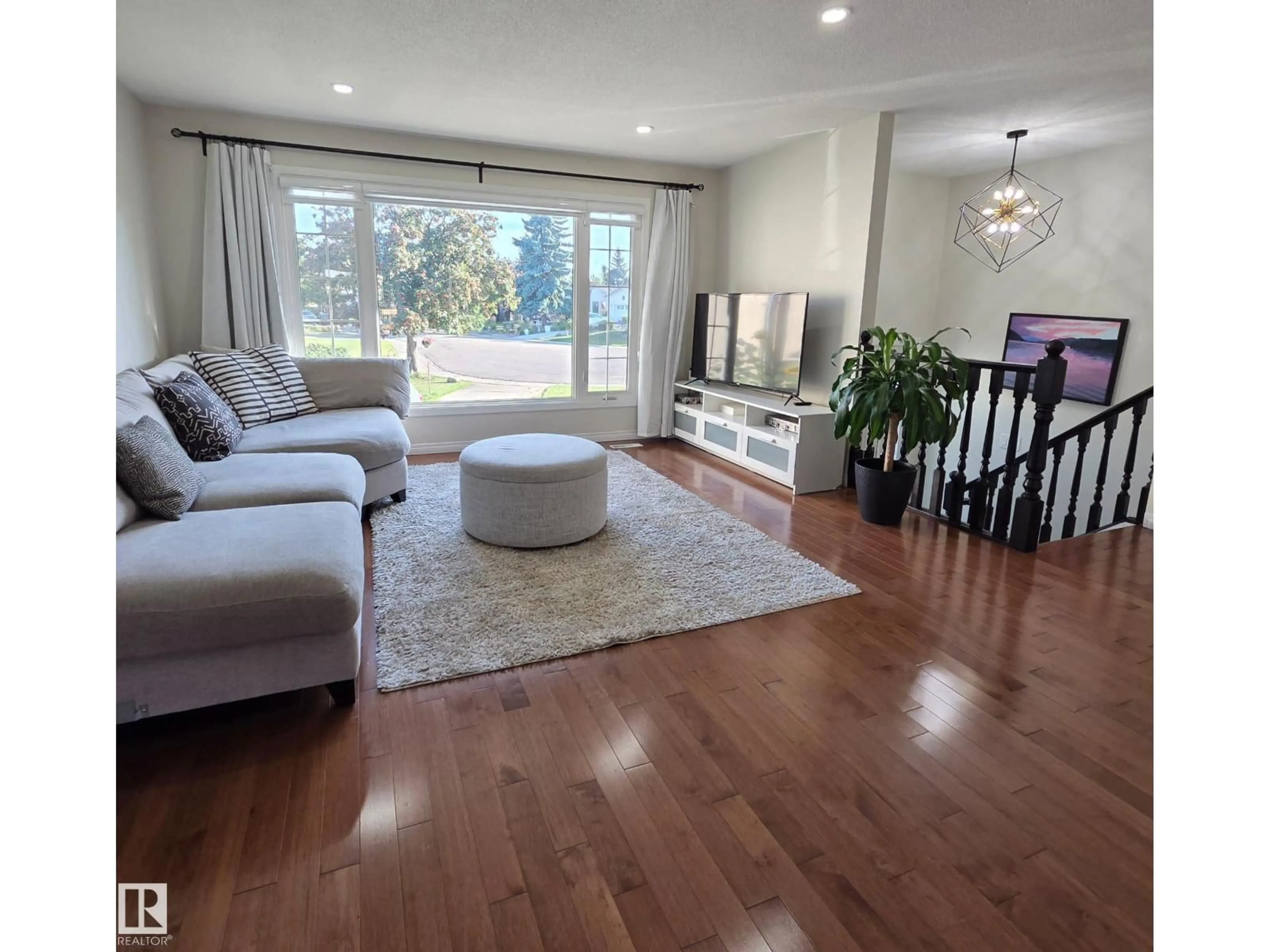 Living room with furniture, wood/laminate floor for 18 ROSEWOOD PL, Sherwood Park Alberta T8A2H3