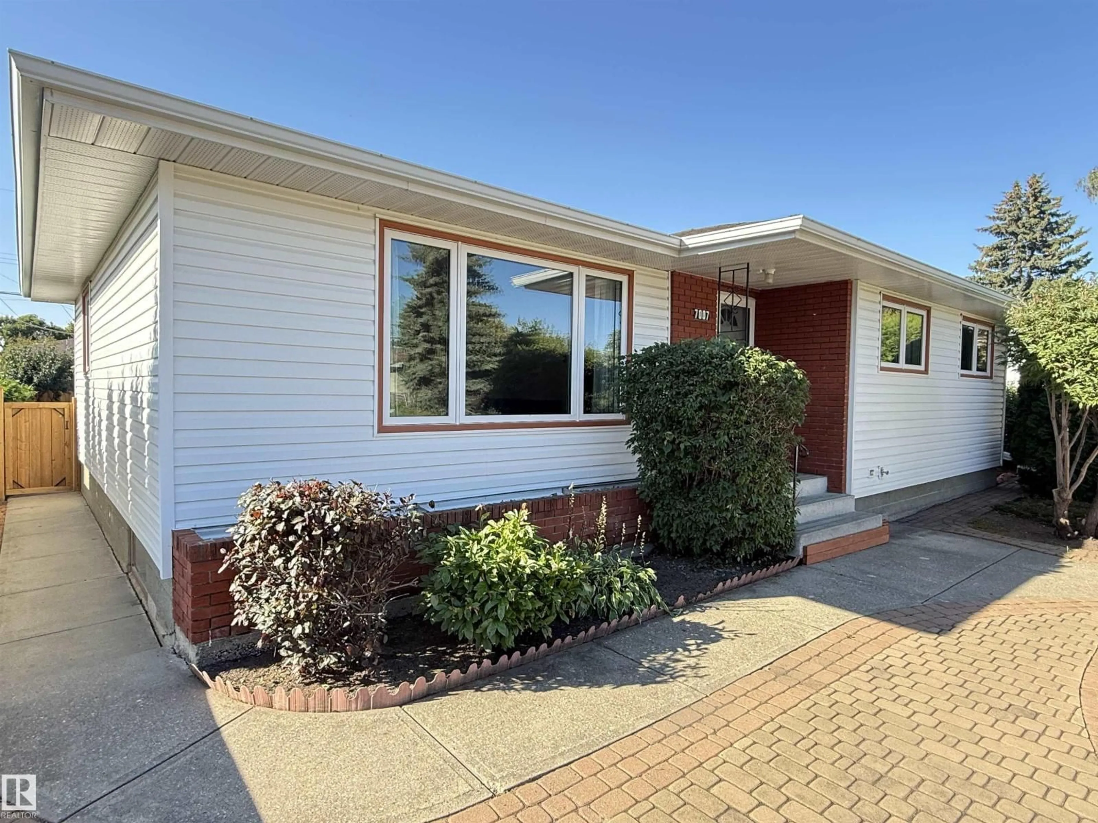Home with vinyl exterior material, street for 7007 91 AV, Edmonton Alberta T6B0R5