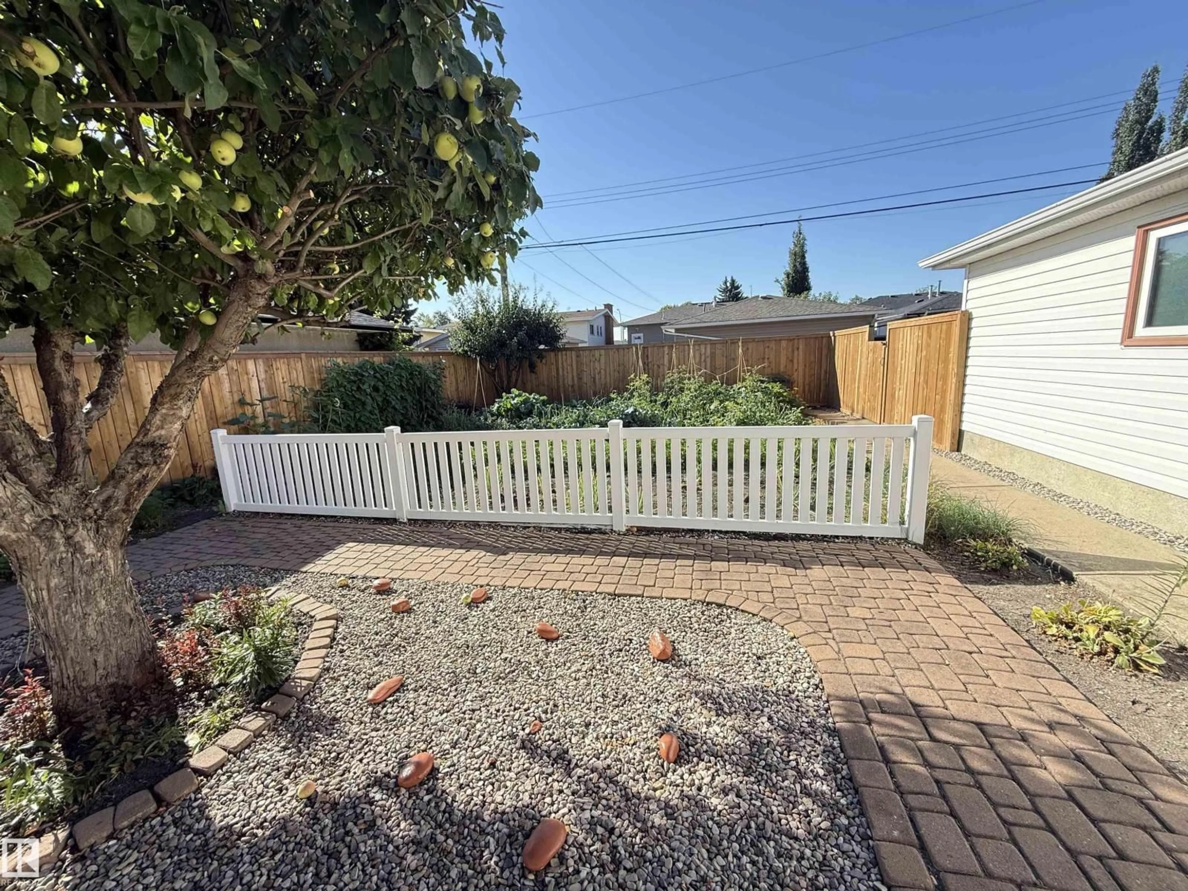 Patio, street for 7007 91 AV, Edmonton Alberta T6B0R5