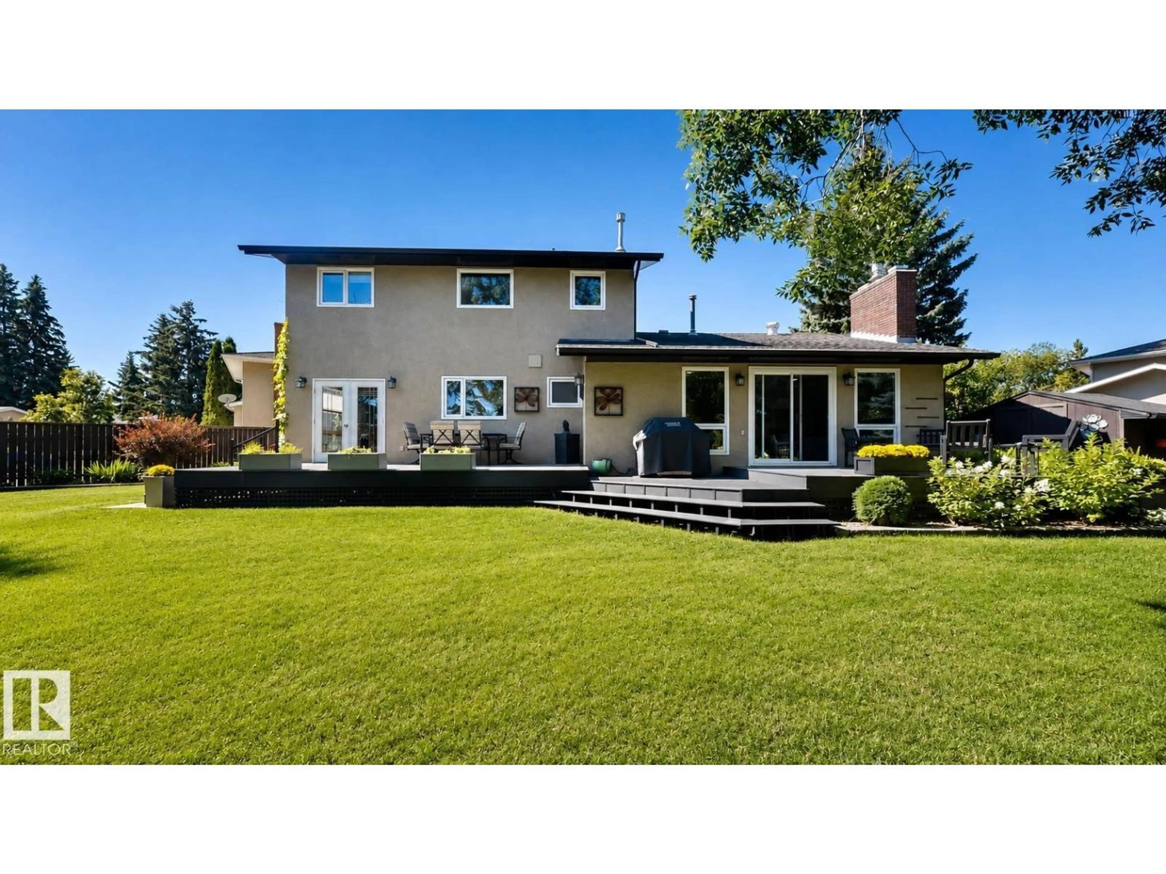 Home with vinyl exterior material, street for 211 GRAHAM PL, Sherwood Park Alberta T8A3N8