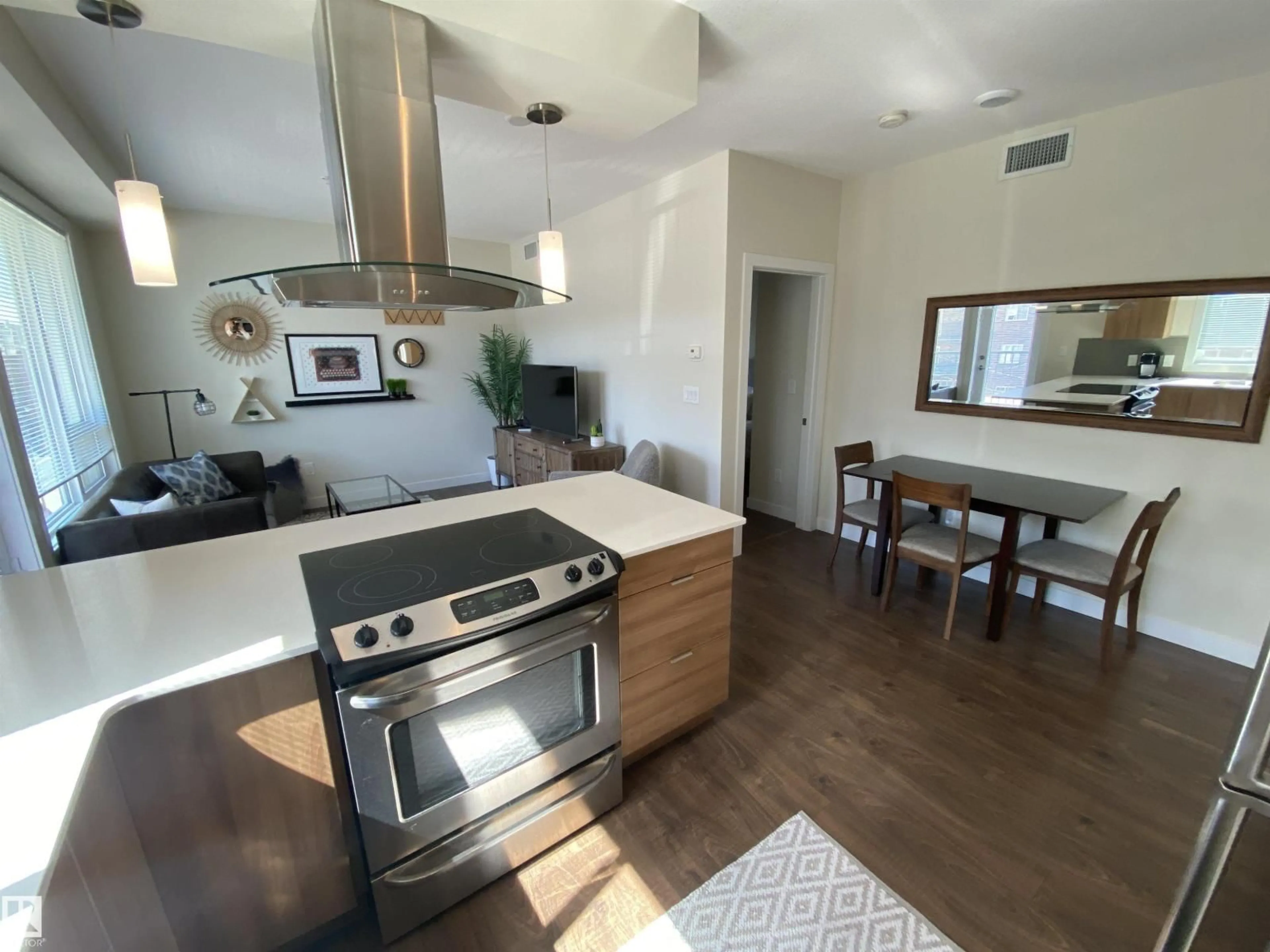 Unknown for 308 - 9907 91 AV, Edmonton Alberta T6E2T7