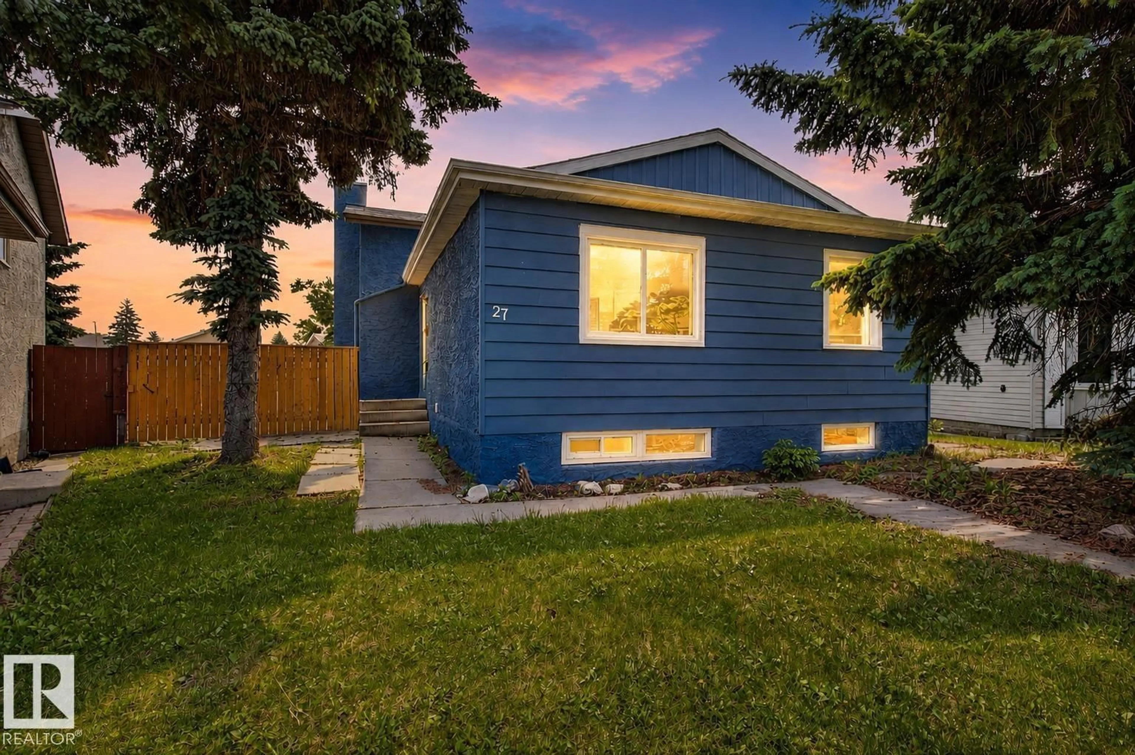 Home with vinyl exterior material, street for 27 KINISKI CR, Edmonton Alberta T6L5E3