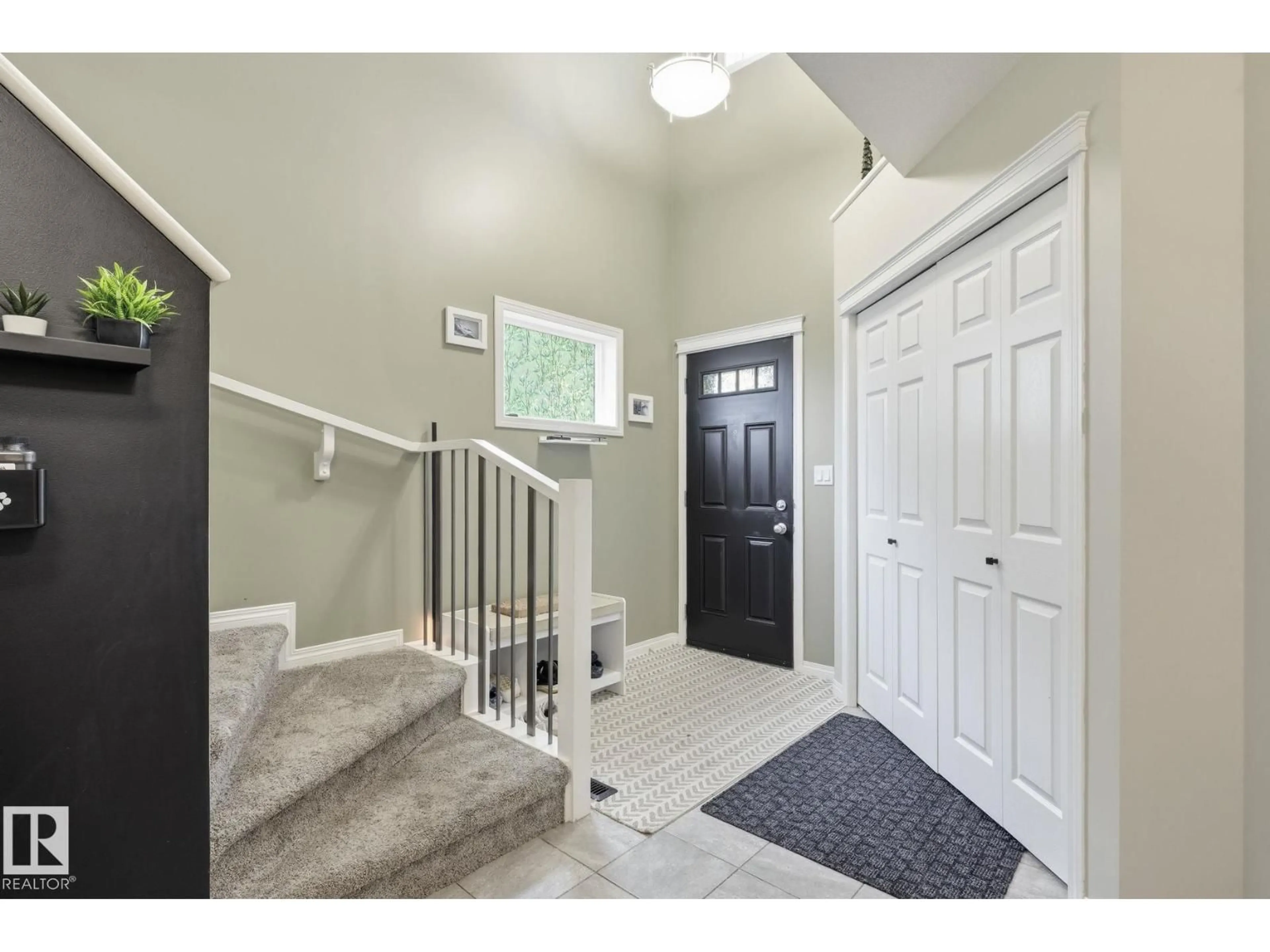 Indoor entryway for 12825 207 ST, Edmonton Alberta T5S0K2