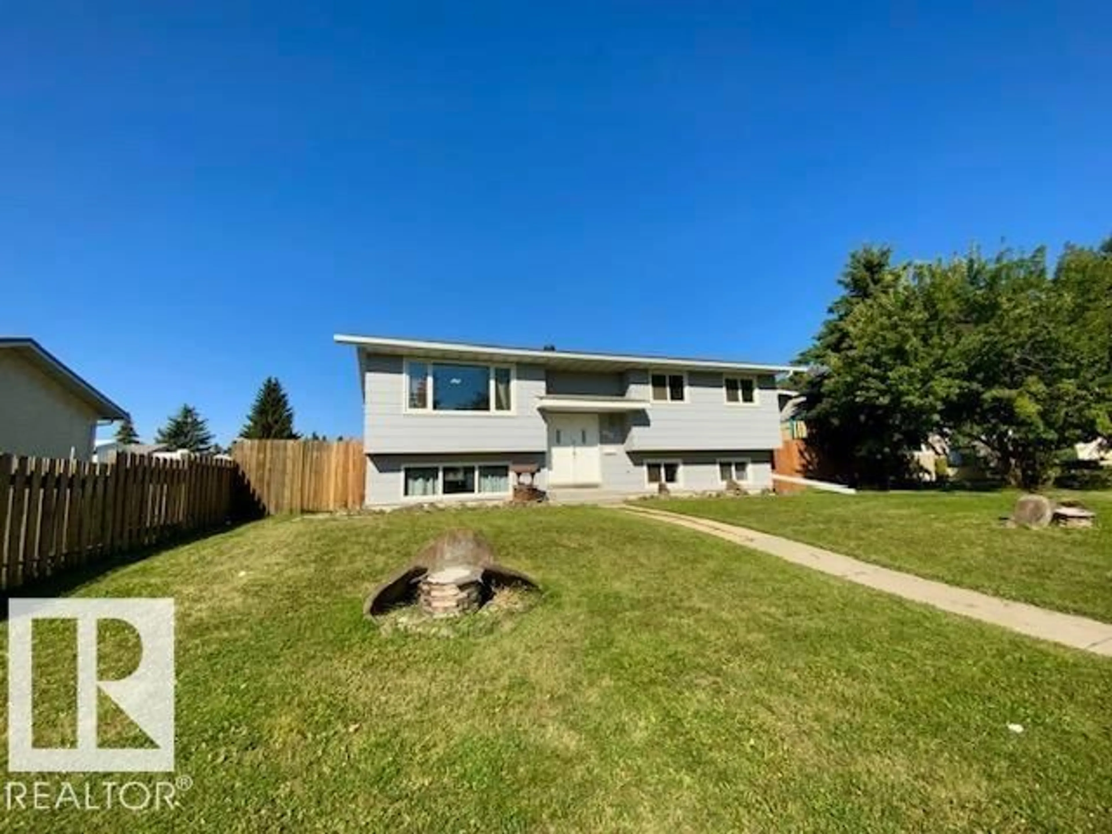 A pic from outside/outdoor area/front of a property/back of a property/a pic from drone, unknown for 3730 53 ST, Wetaskiwin Alberta T9A2K7