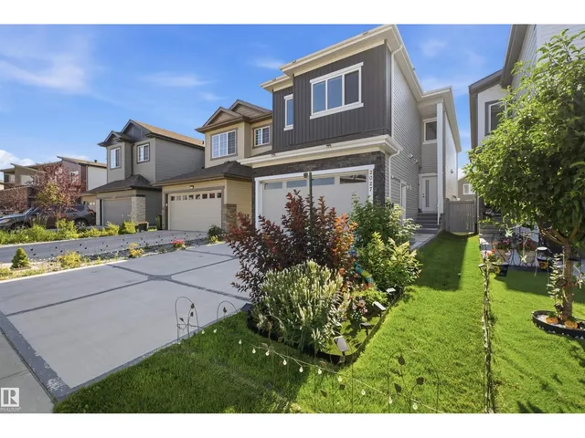 2027 13 AV, Edmonton 2