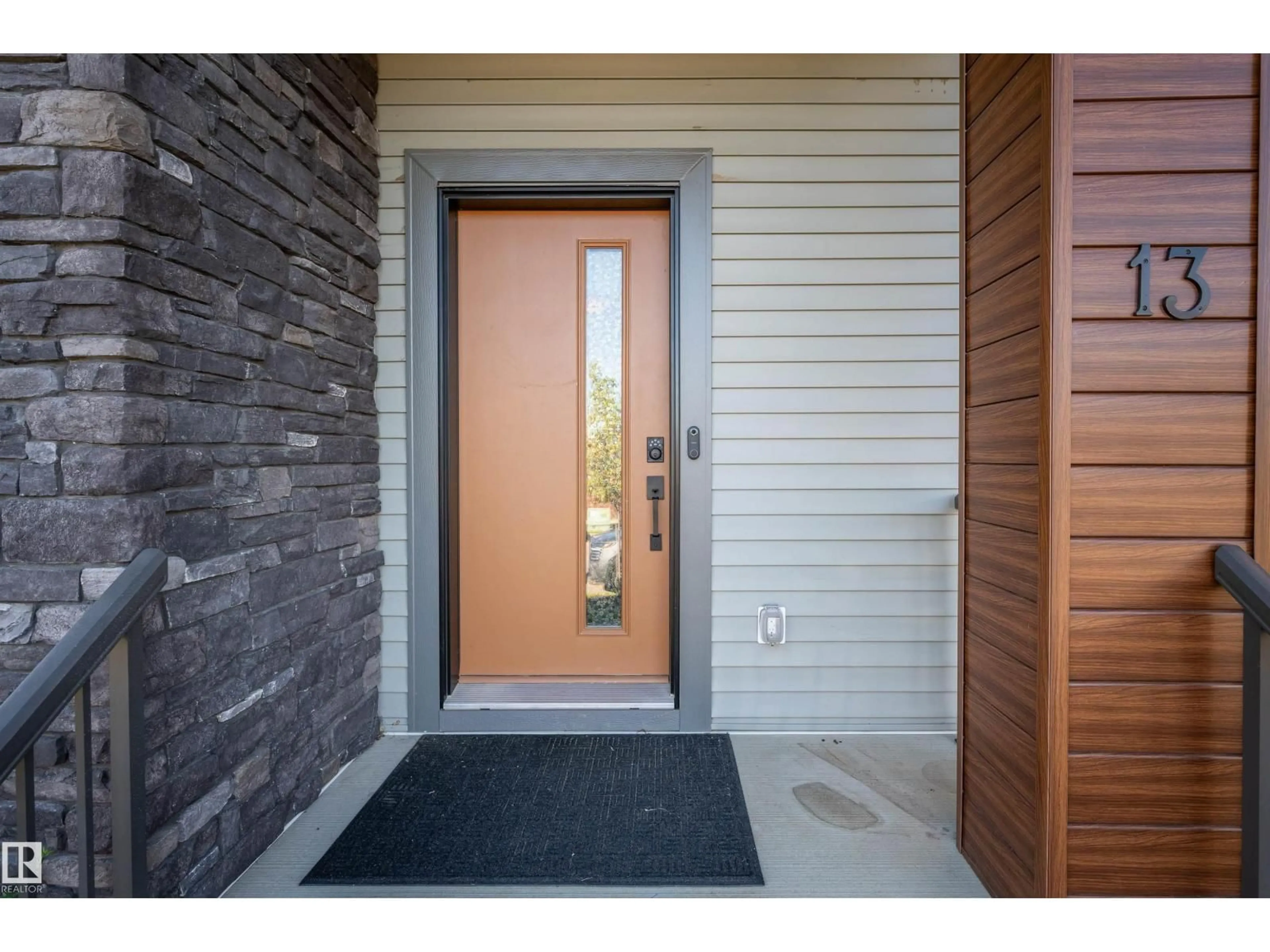 Indoor entryway for 13 TRIBUTE CM, Spruce Grove Alberta T7X0W5