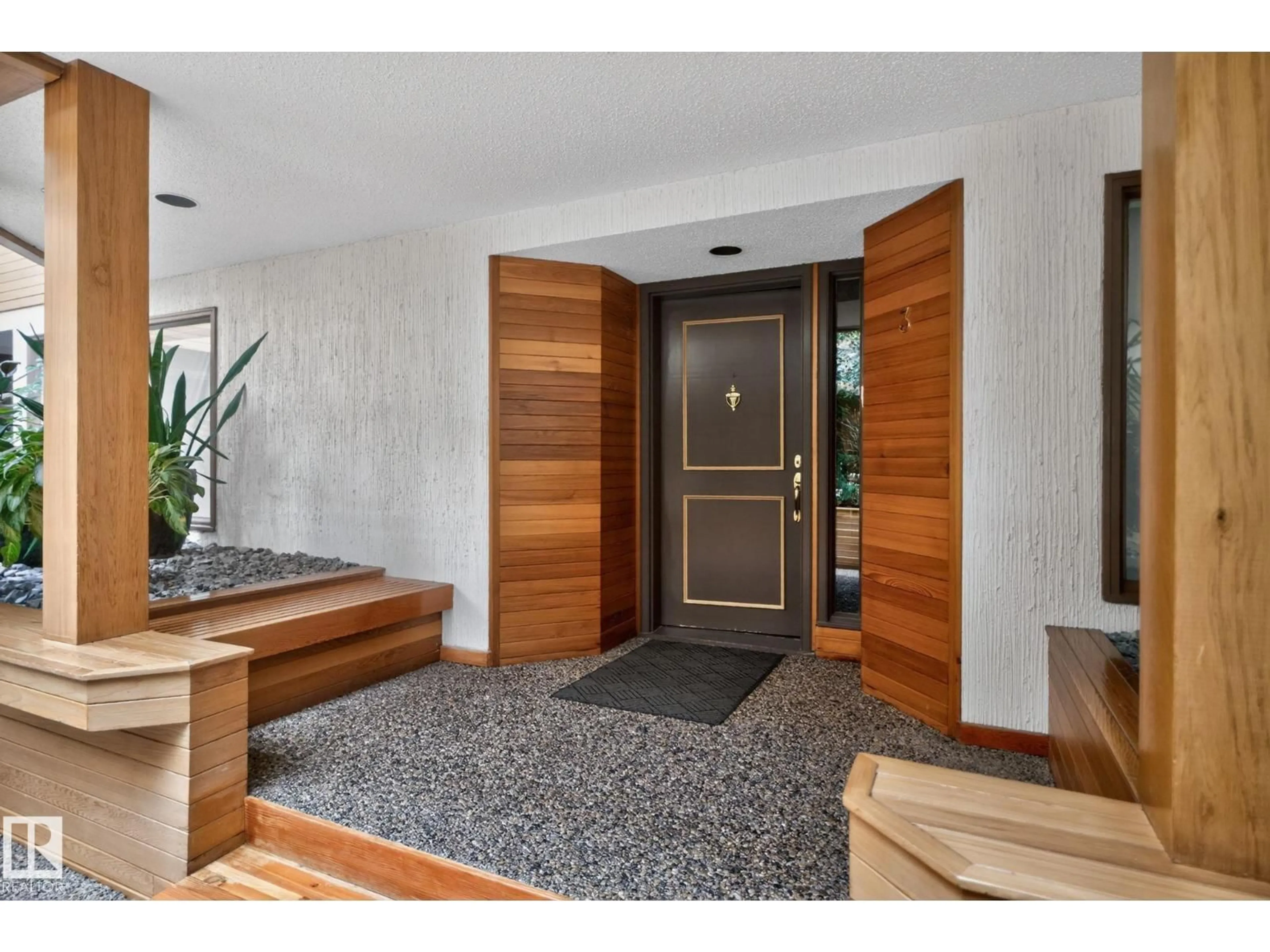 Indoor entryway for NW - 14808 45 AV, Edmonton Alberta T6H5M5