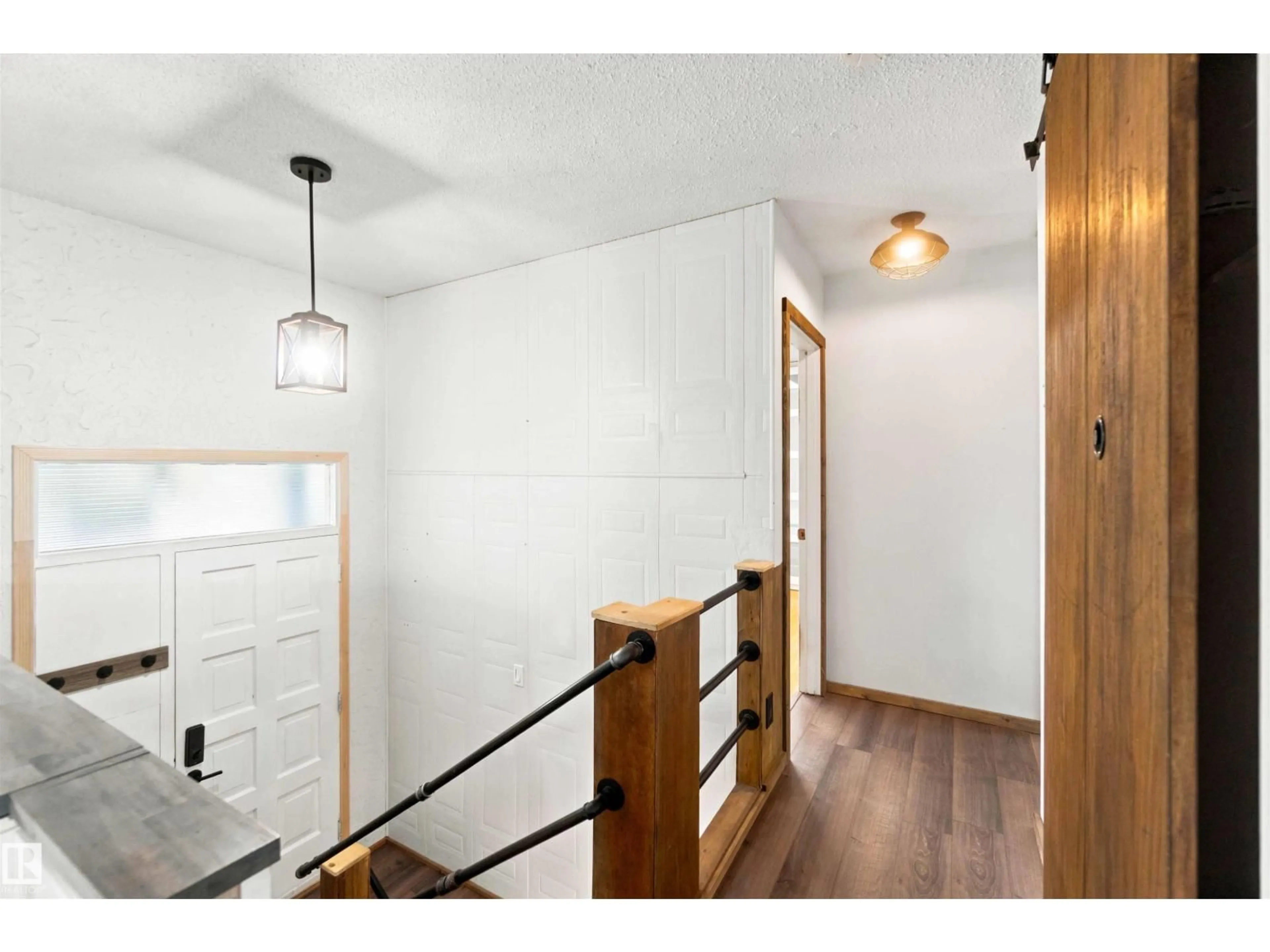 Indoor entryway for NW - 13820 63 ST, Edmonton Alberta T5A1R3