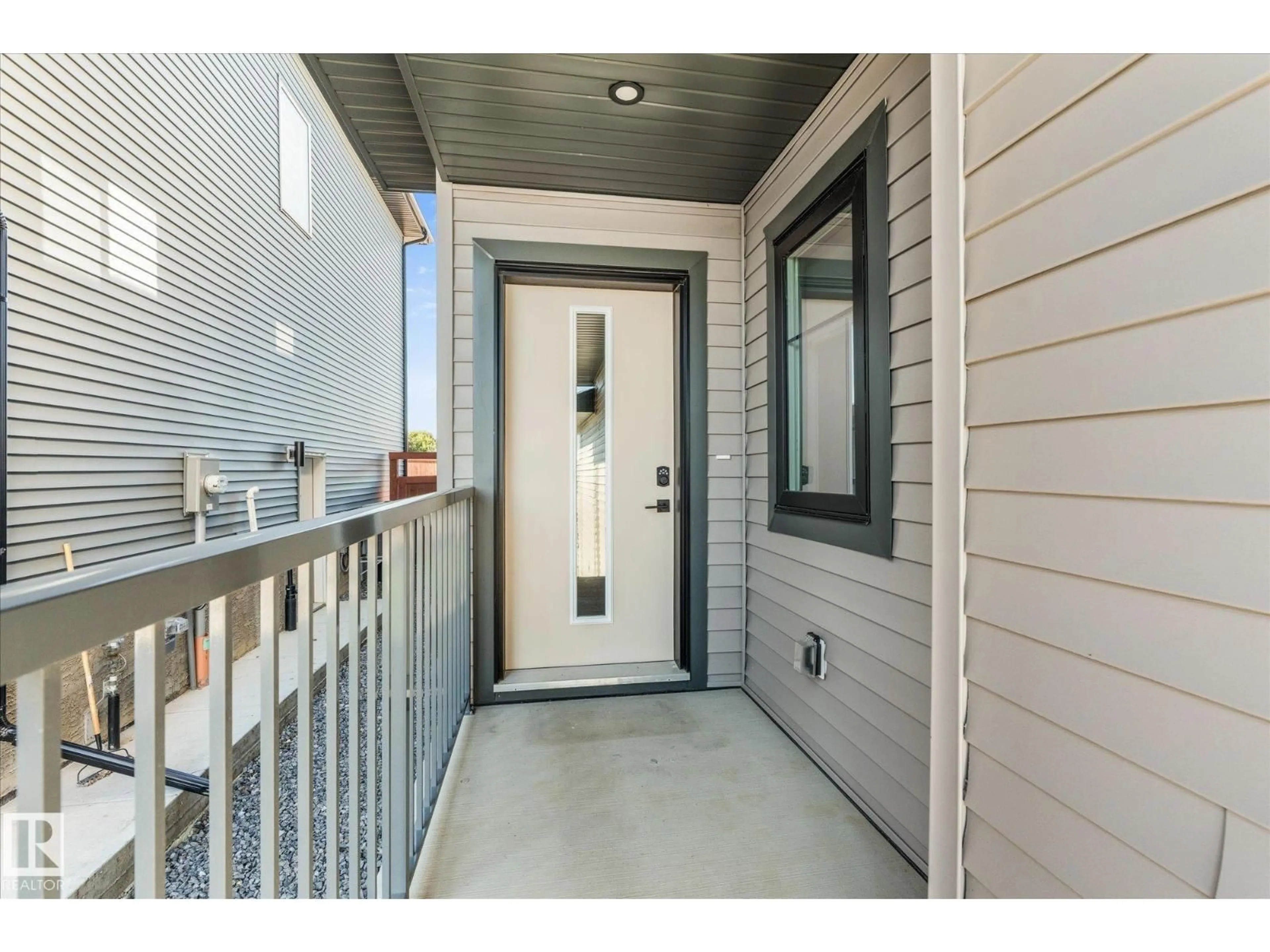 Indoor entryway for 9 TENOR LI, Spruce Grove Alberta T7X3G1