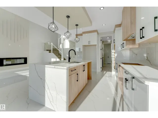 NW - 7156 177 AV, Edmonton 3