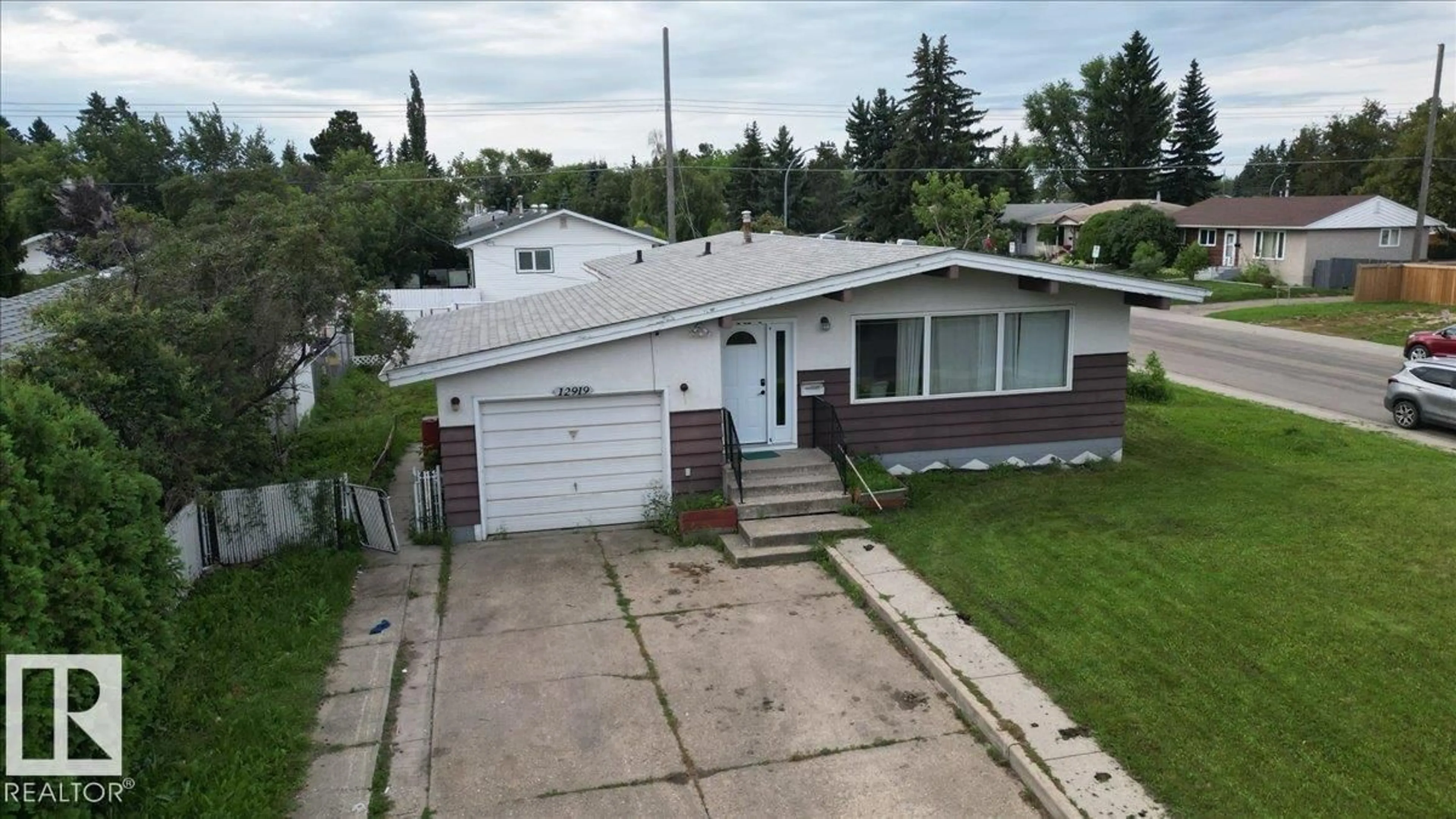 A pic from outside/outdoor area/front of a property/back of a property/a pic from drone, street for 12919 135 AV NW, Edmonton Alberta T5L3X7