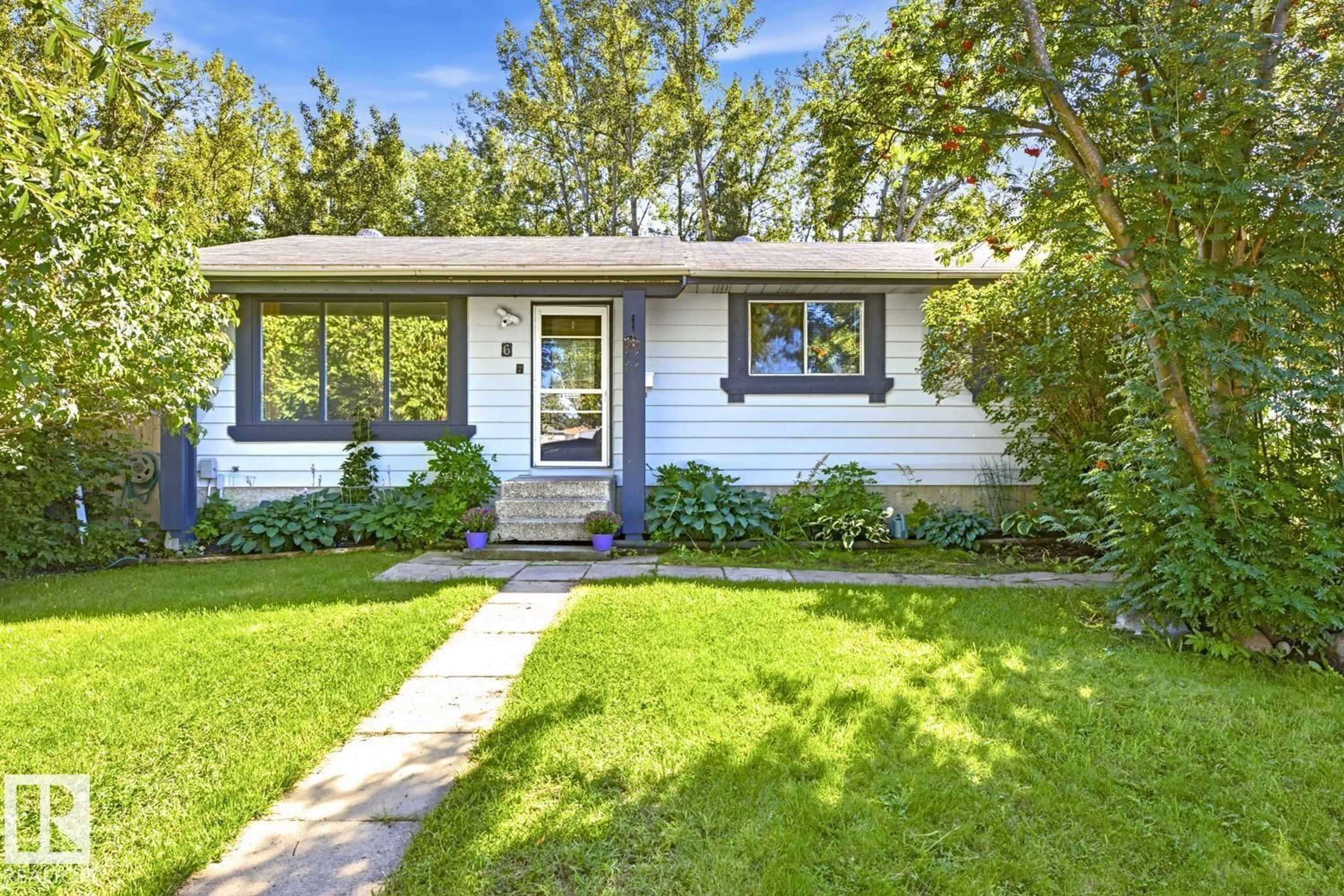 Home with vinyl exterior material, street for 6 LUNDY PARK RD, Stony Plain Alberta T7Z1G6