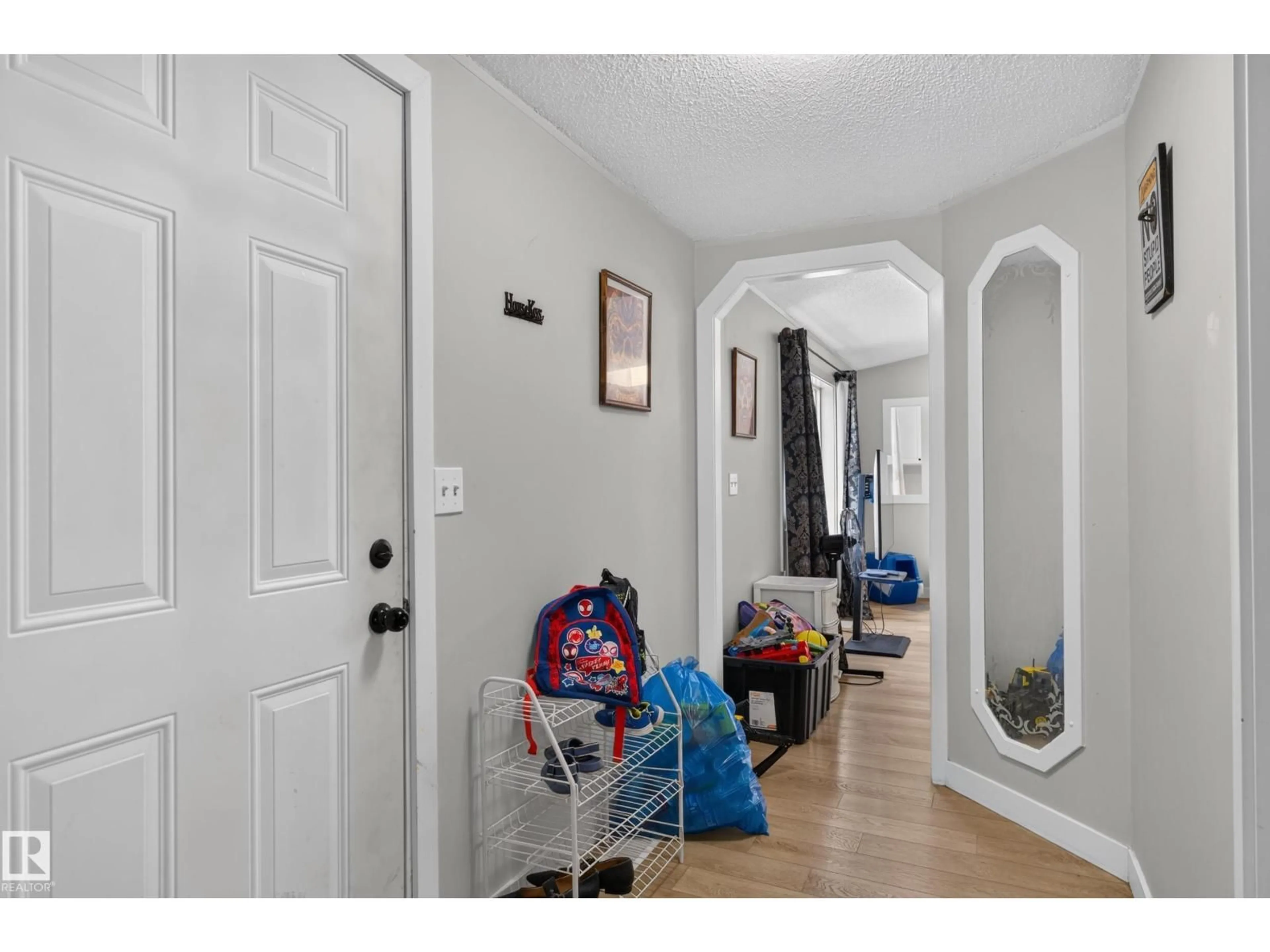 Indoor entryway for NW - 3136 LAKEWOOD CR, Edmonton Alberta T5S2C5