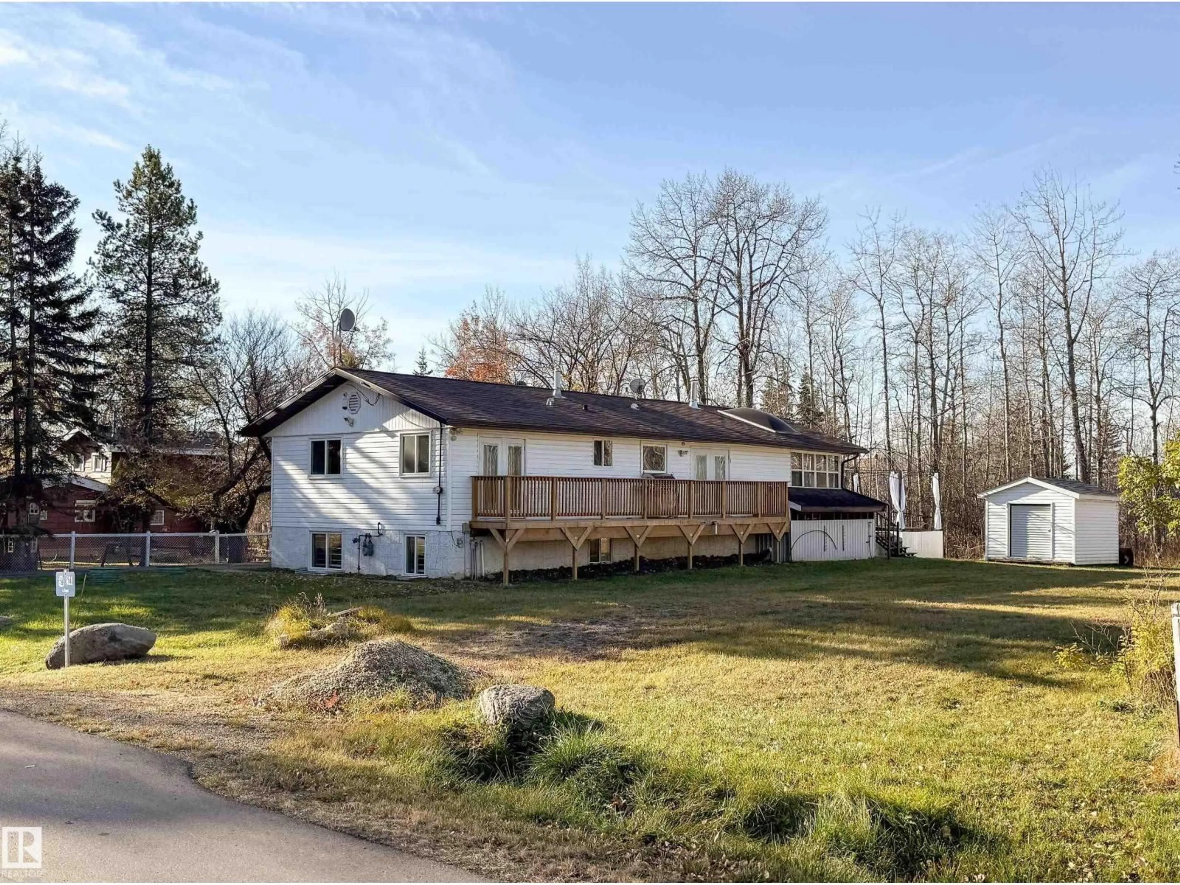 A pic from outside/outdoor area/front of a property/back of a property/a pic from drone, unknown for 620 & 621 6 ST, Rural Lac Ste. Anne County Alberta T0E1A0