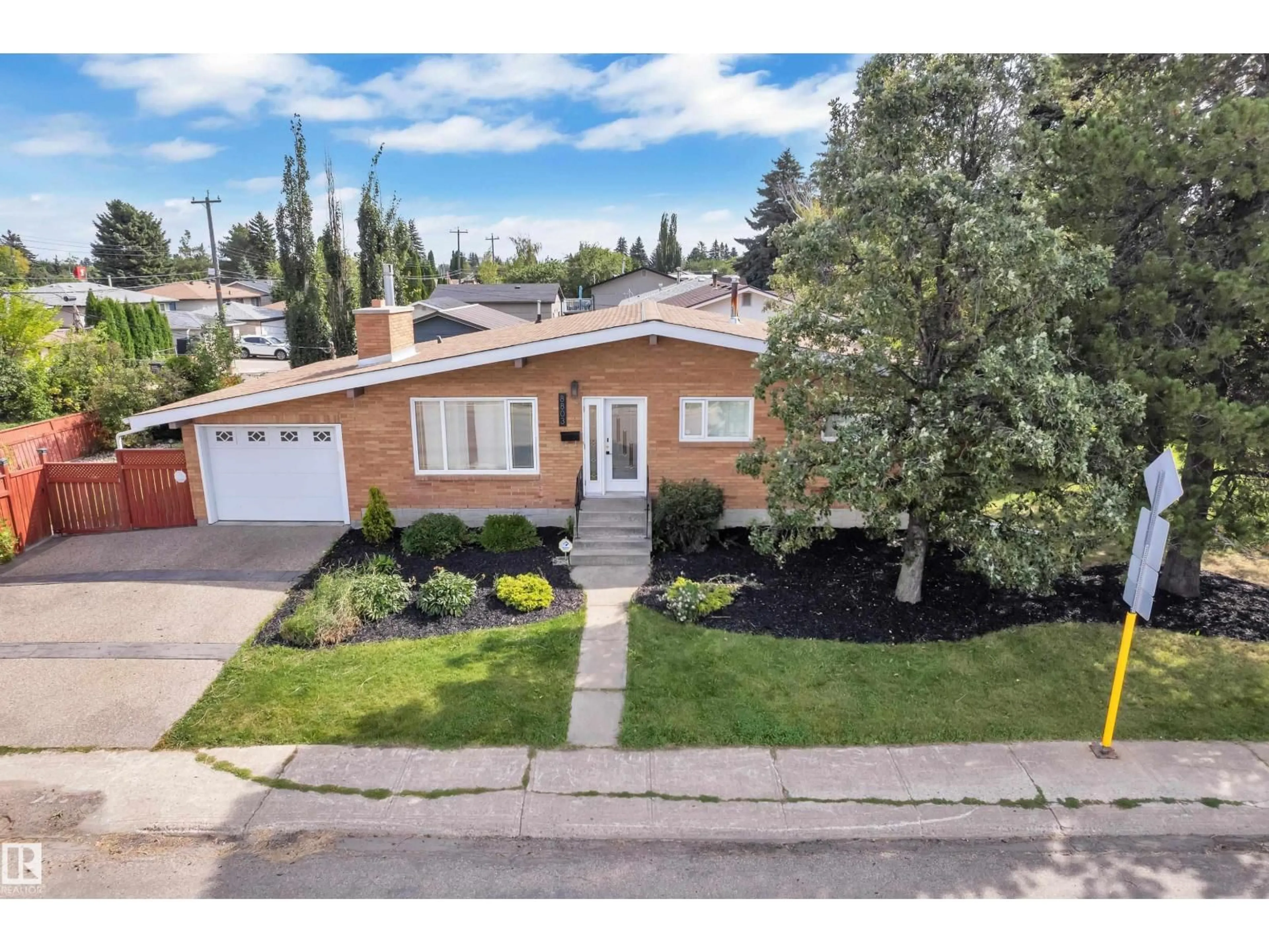 A pic from outside/outdoor area/front of a property/back of a property/a pic from drone, street for NW - 8803 68A ST, Edmonton Alberta T6B1T7