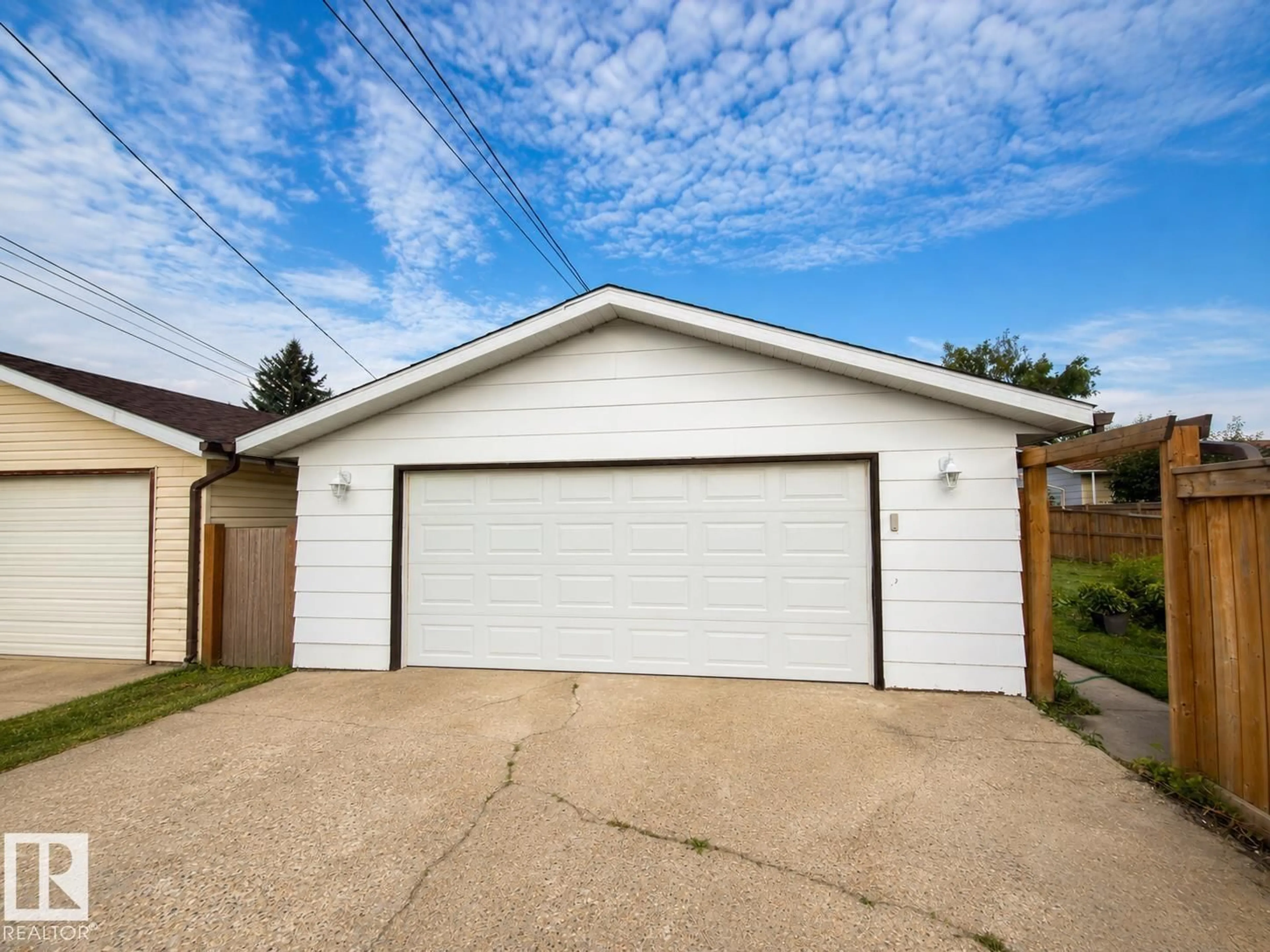 Indoor garage for 4706 44 ST, Bonnyville Town Alberta T9N1H1
