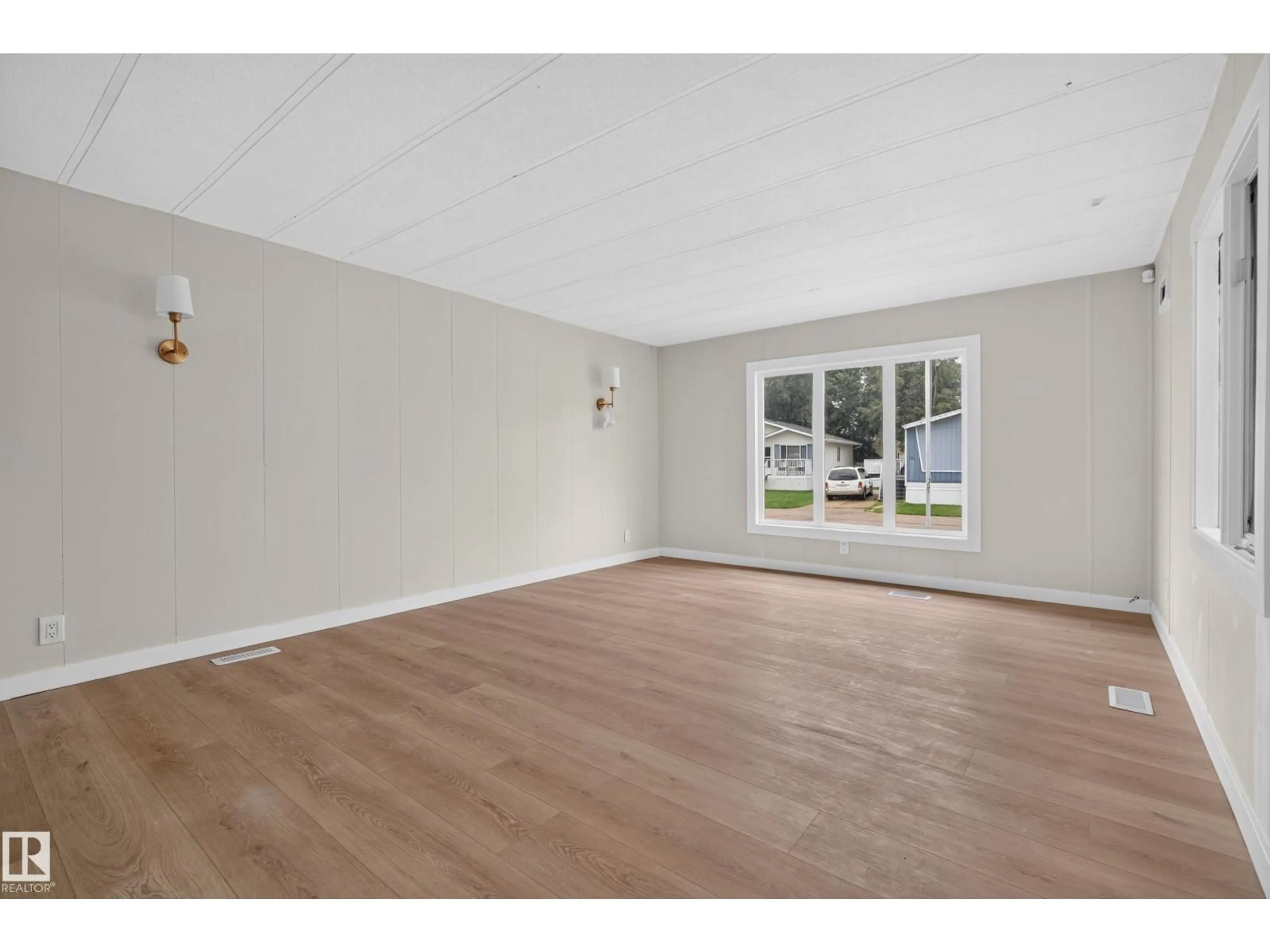 A pic of a room for 20 WEST VIEW BV, Edmonton Alberta T5S1T5