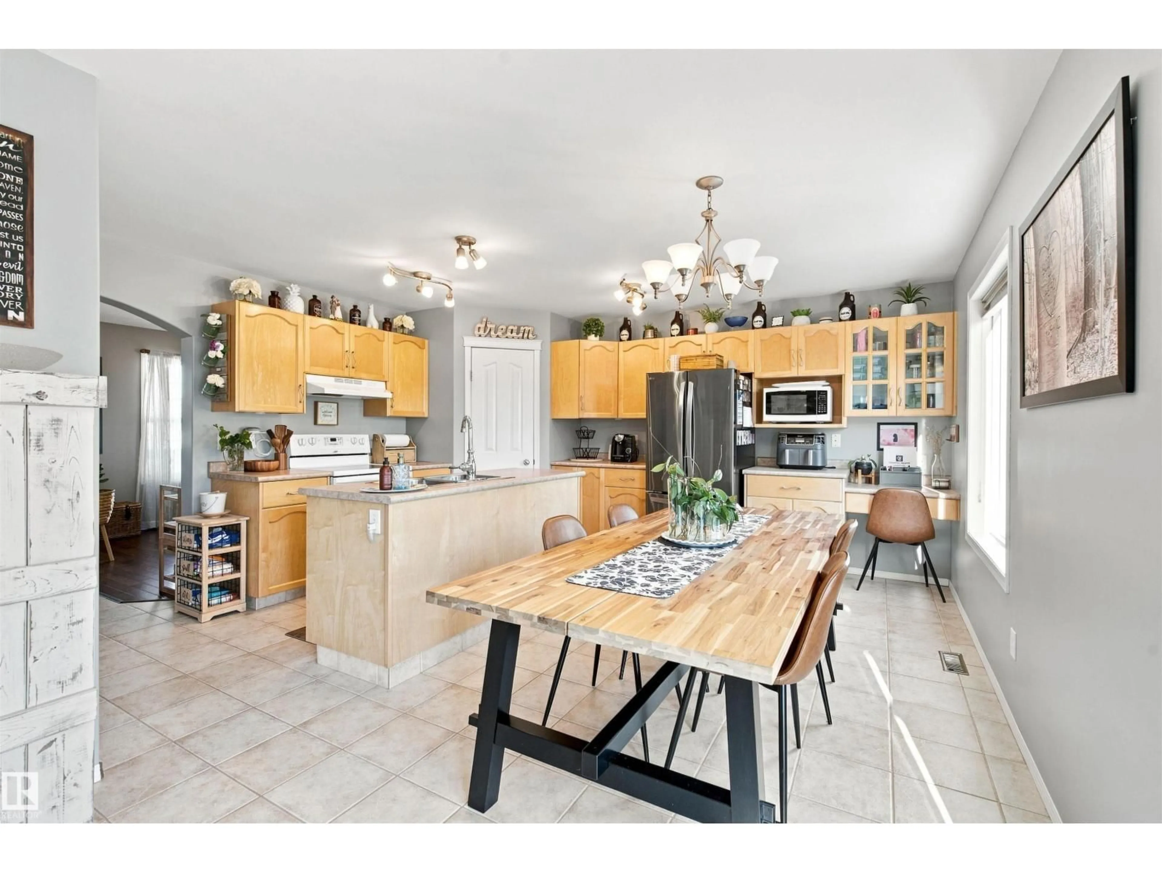 Open concept kitchen, ceramic/tile floor for 2502 6 AV, Cold Lake Alberta T9M1M6