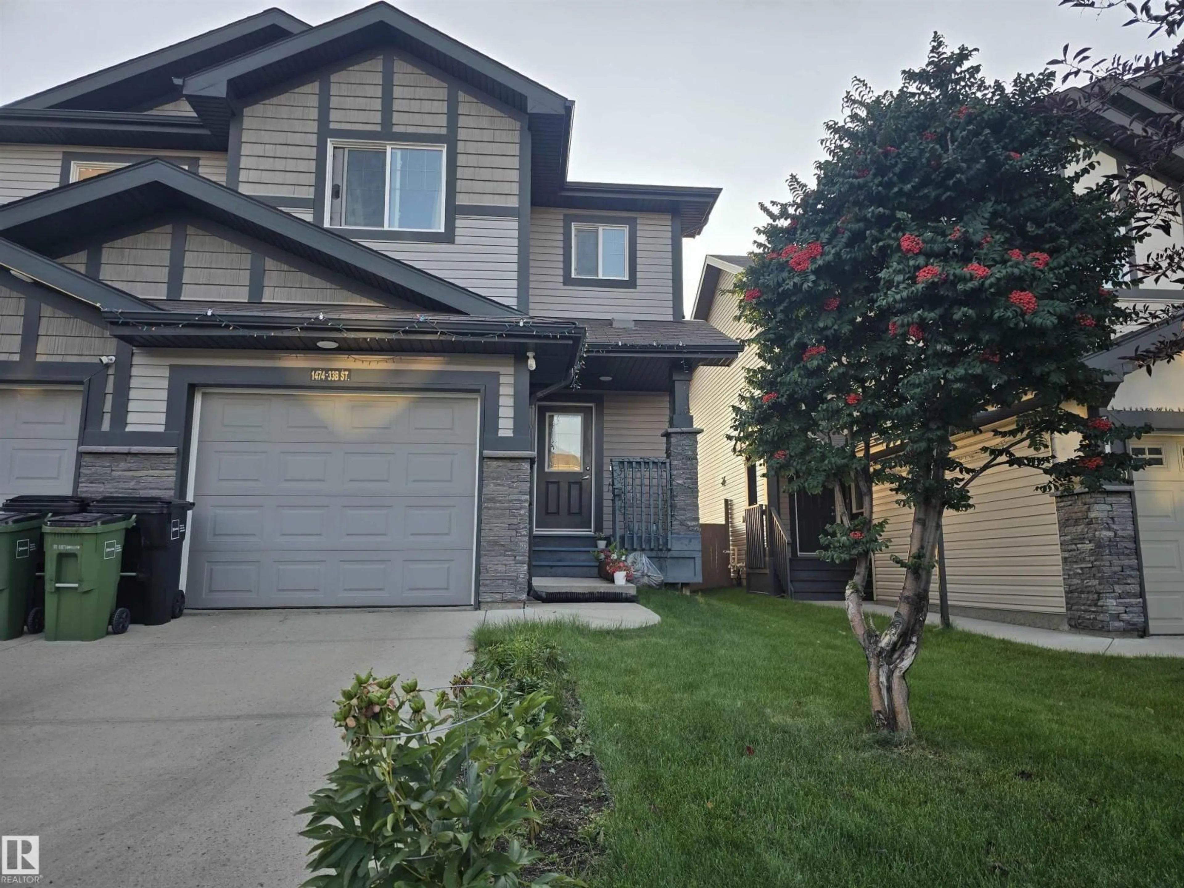 A pic from outside/outdoor area/front of a property/back of a property/a pic from drone, street for NW - 1474 33B ST, Edmonton Alberta T6T0X6