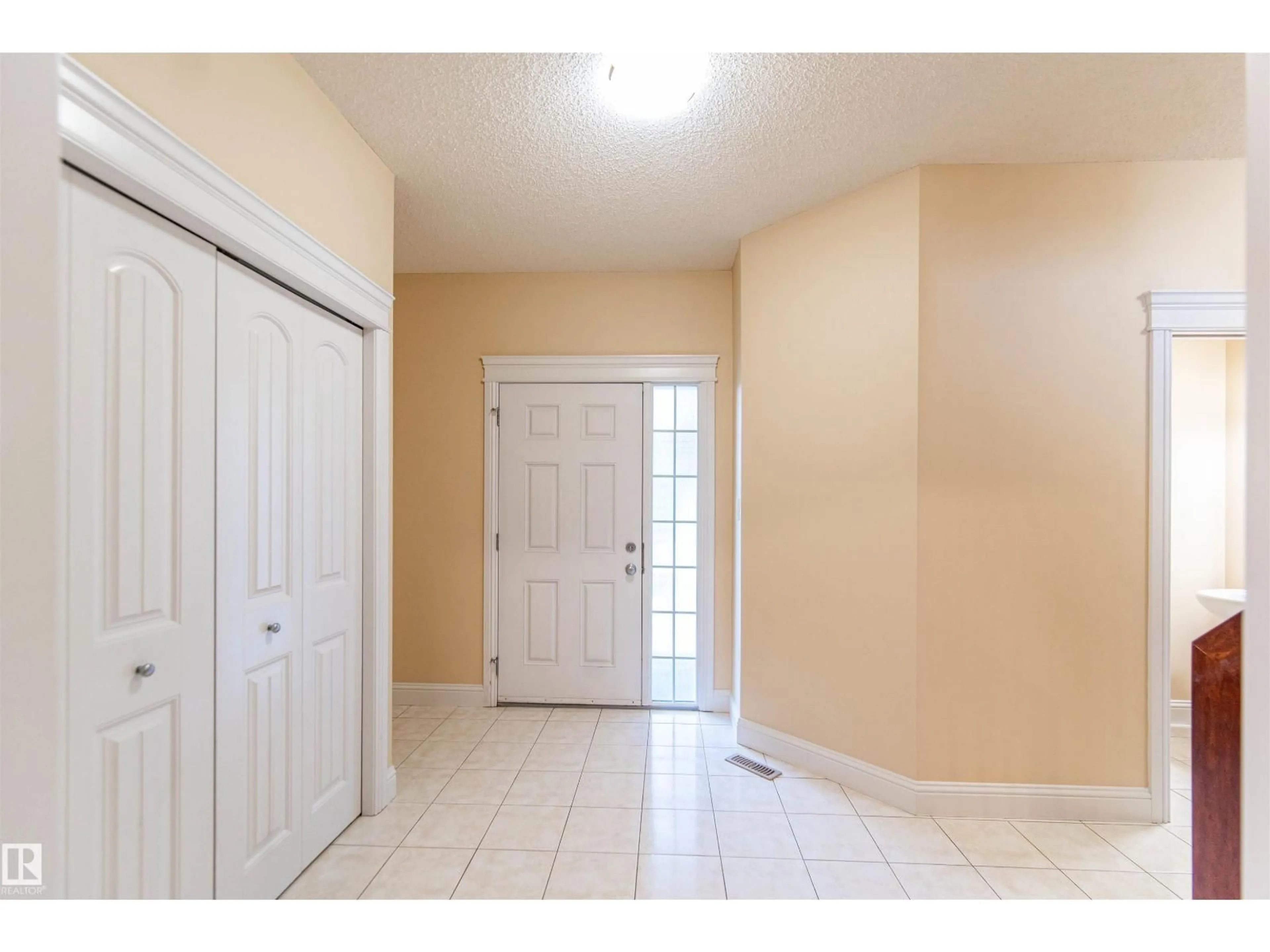 Indoor entryway for 1419 CHAHLEY PL, Edmonton Alberta T6M0J3