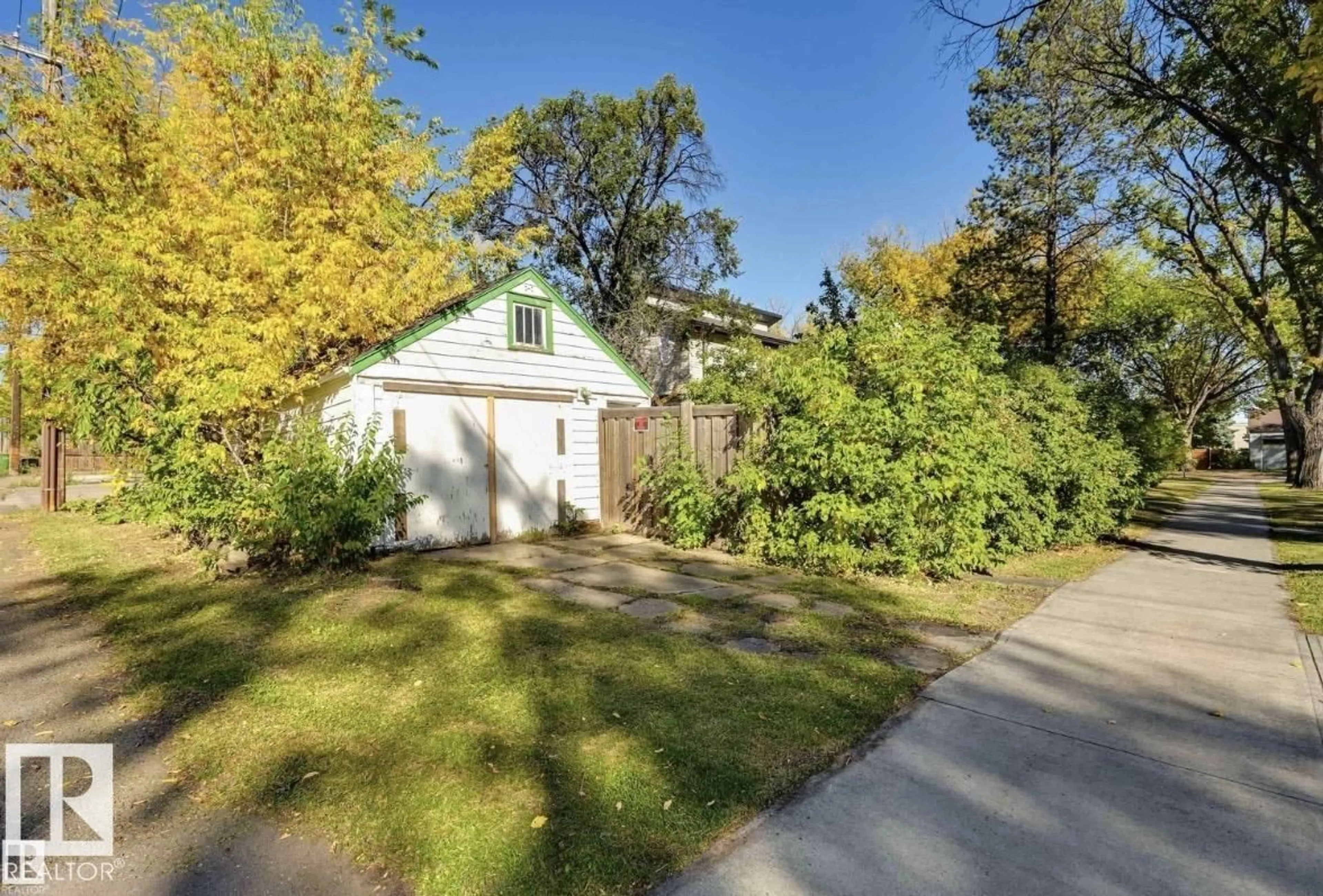 Patio, street for NW - 11502 122 ST, Edmonton Alberta T5M0C1