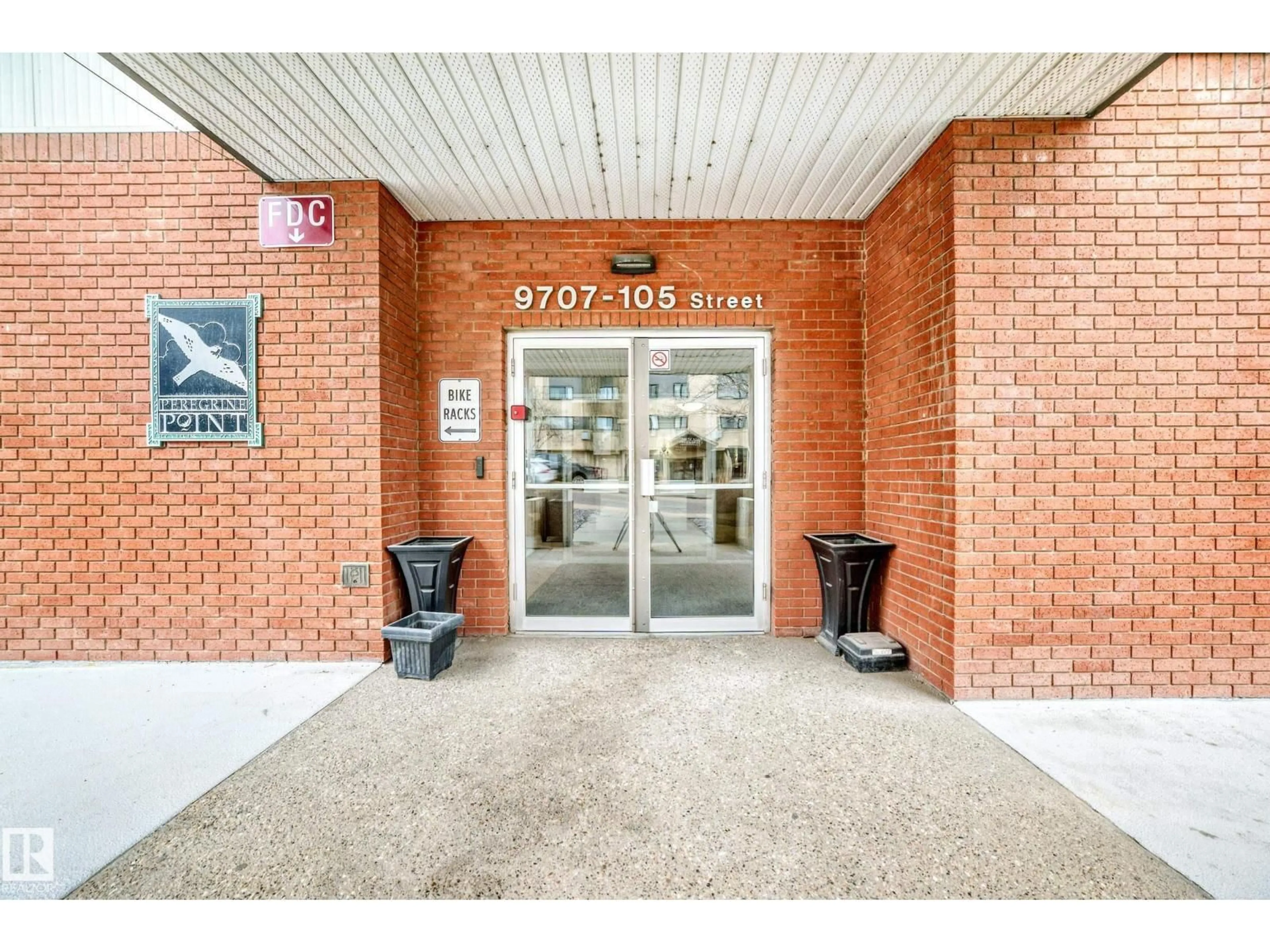 Indoor foyer for #1003 - 9707 105 ST, Edmonton Alberta T5K2Y4