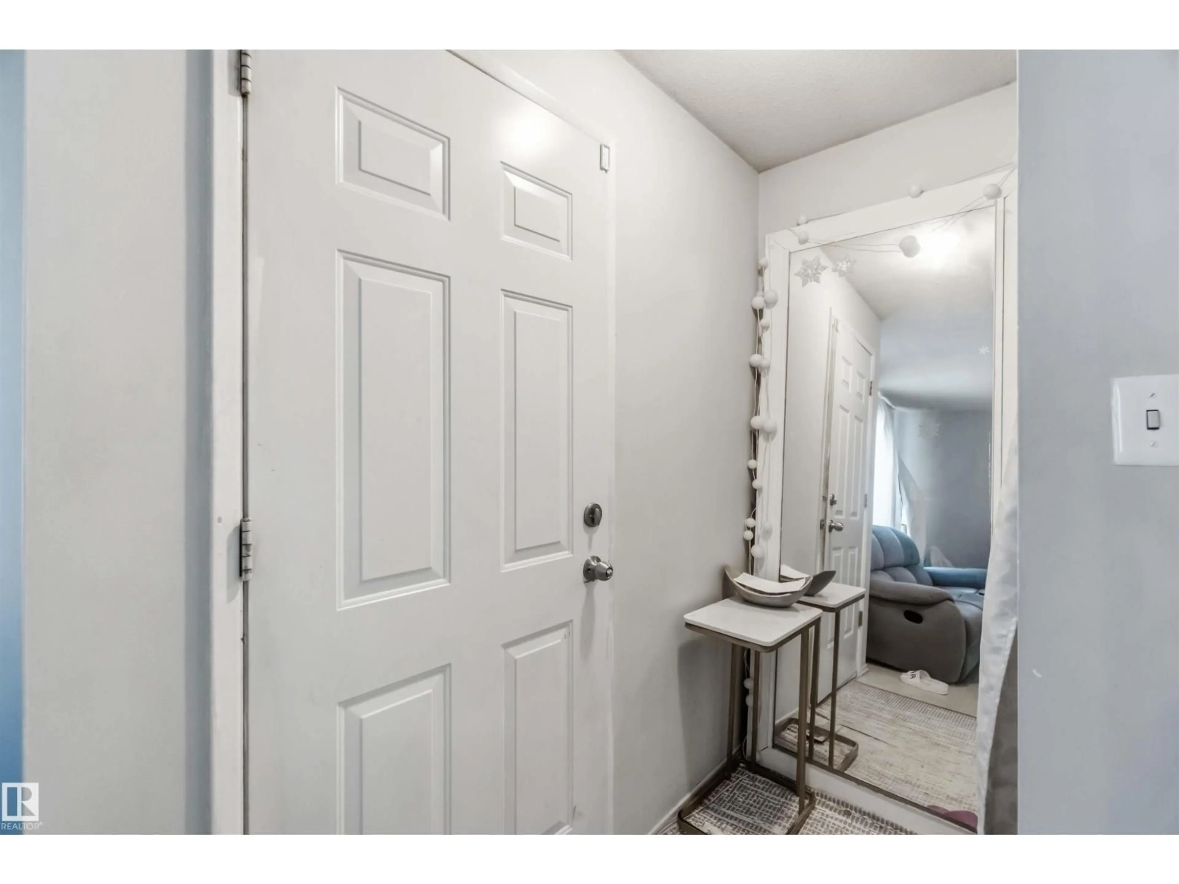 Indoor entryway for 13408 67 ST, Edmonton Alberta T5C0C7