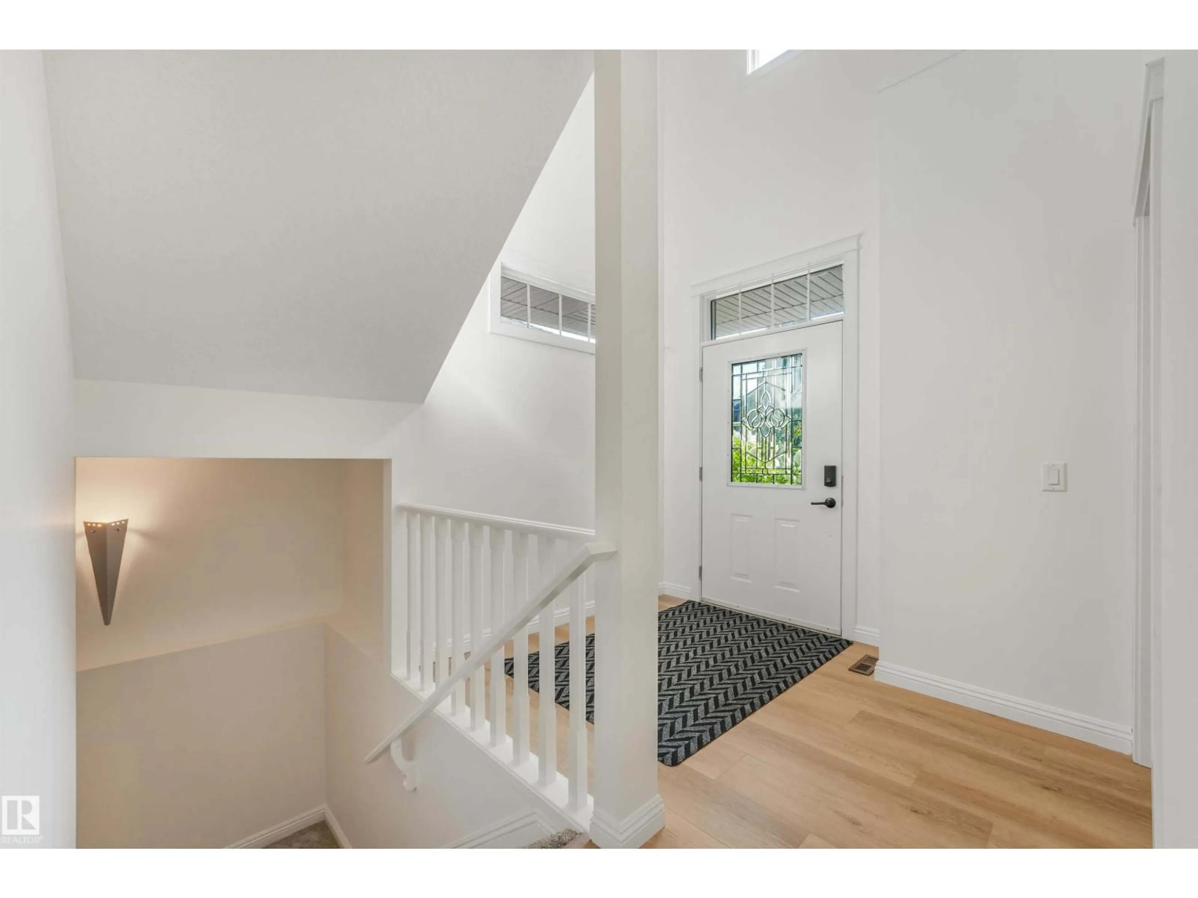 Indoor entryway for 2288 WARRY LO SW, Edmonton Alberta T6W0N8