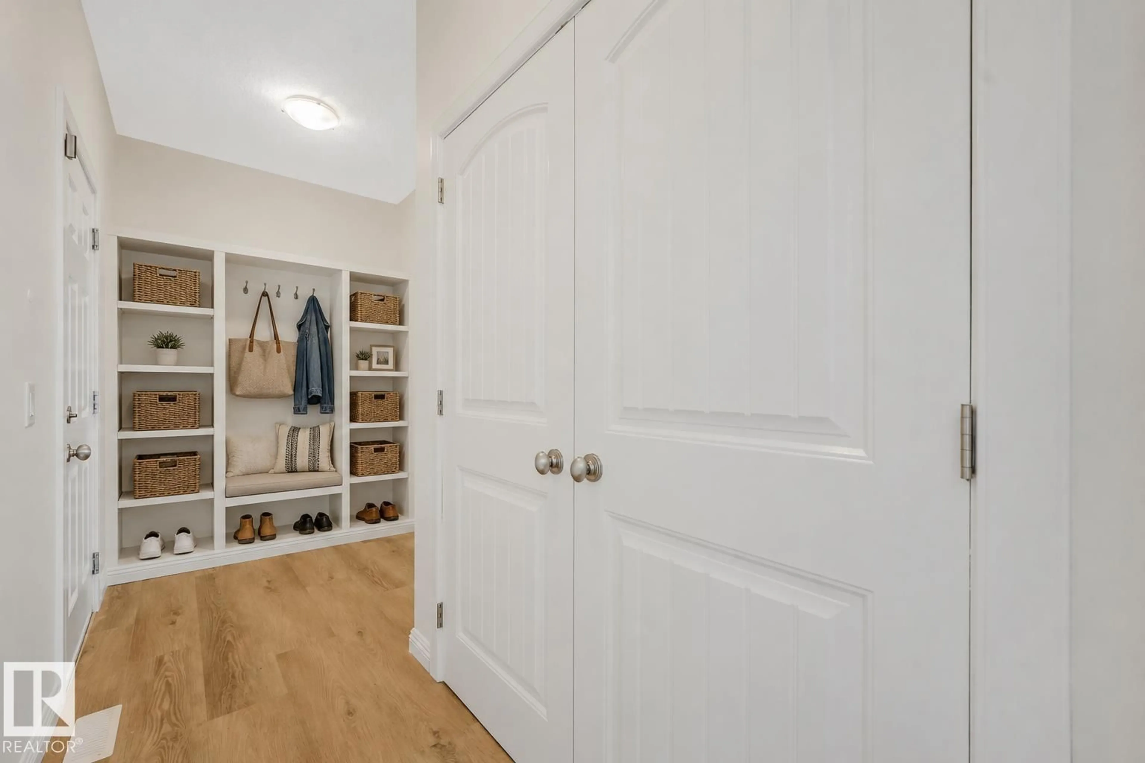 Indoor entryway for 2288 WARRY LO SW, Edmonton Alberta T6W0N8