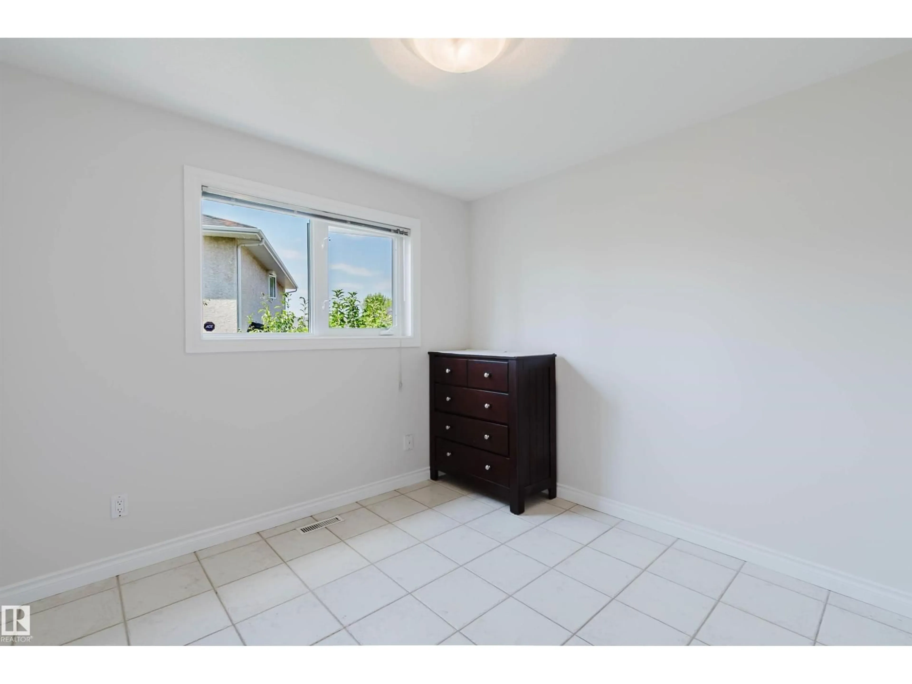 A pic of a room for 8517 156 AV, Edmonton Alberta T5Z3B4