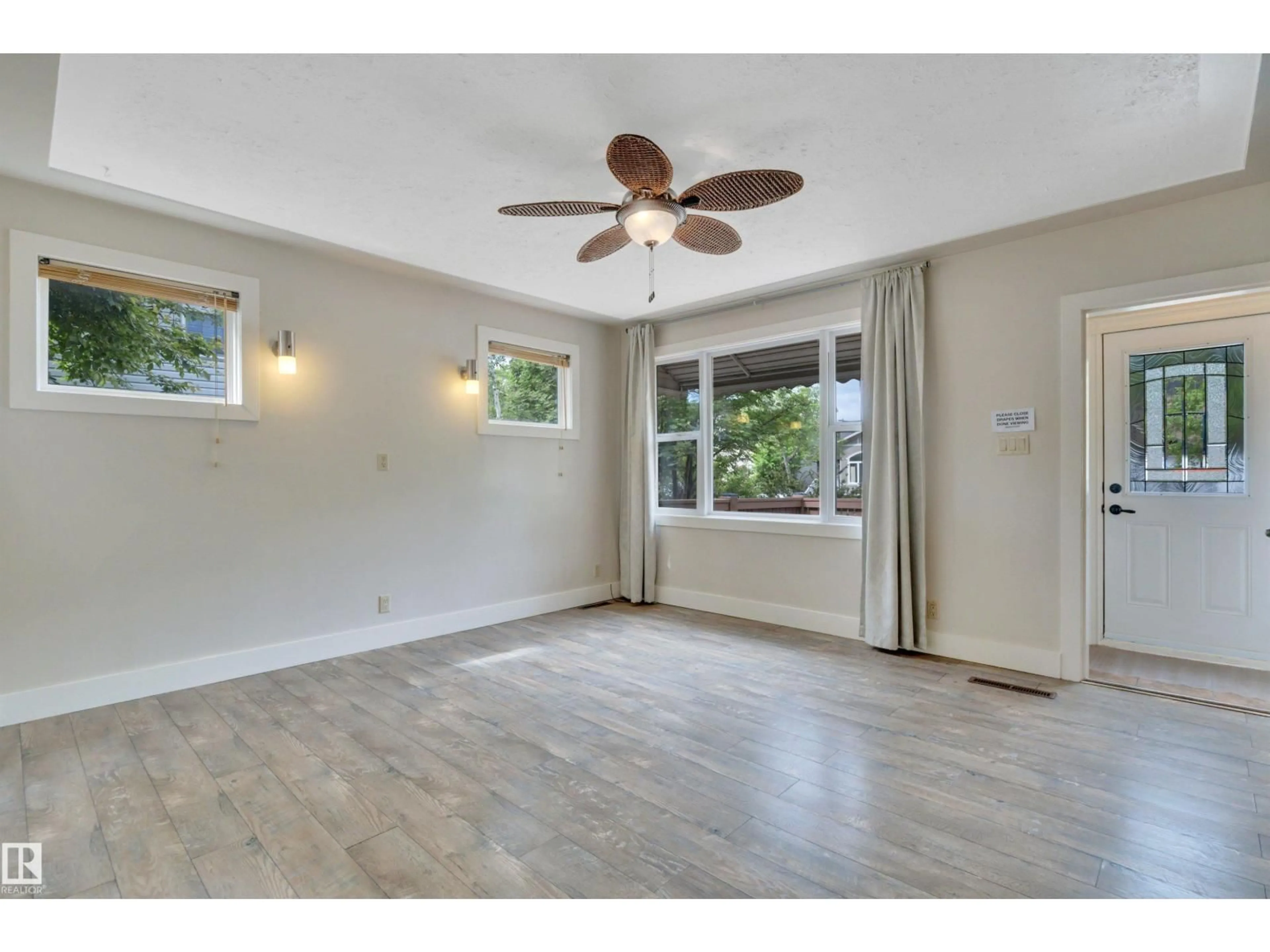 A pic of a room for 12015 124 ST, Edmonton Alberta T5L0M8