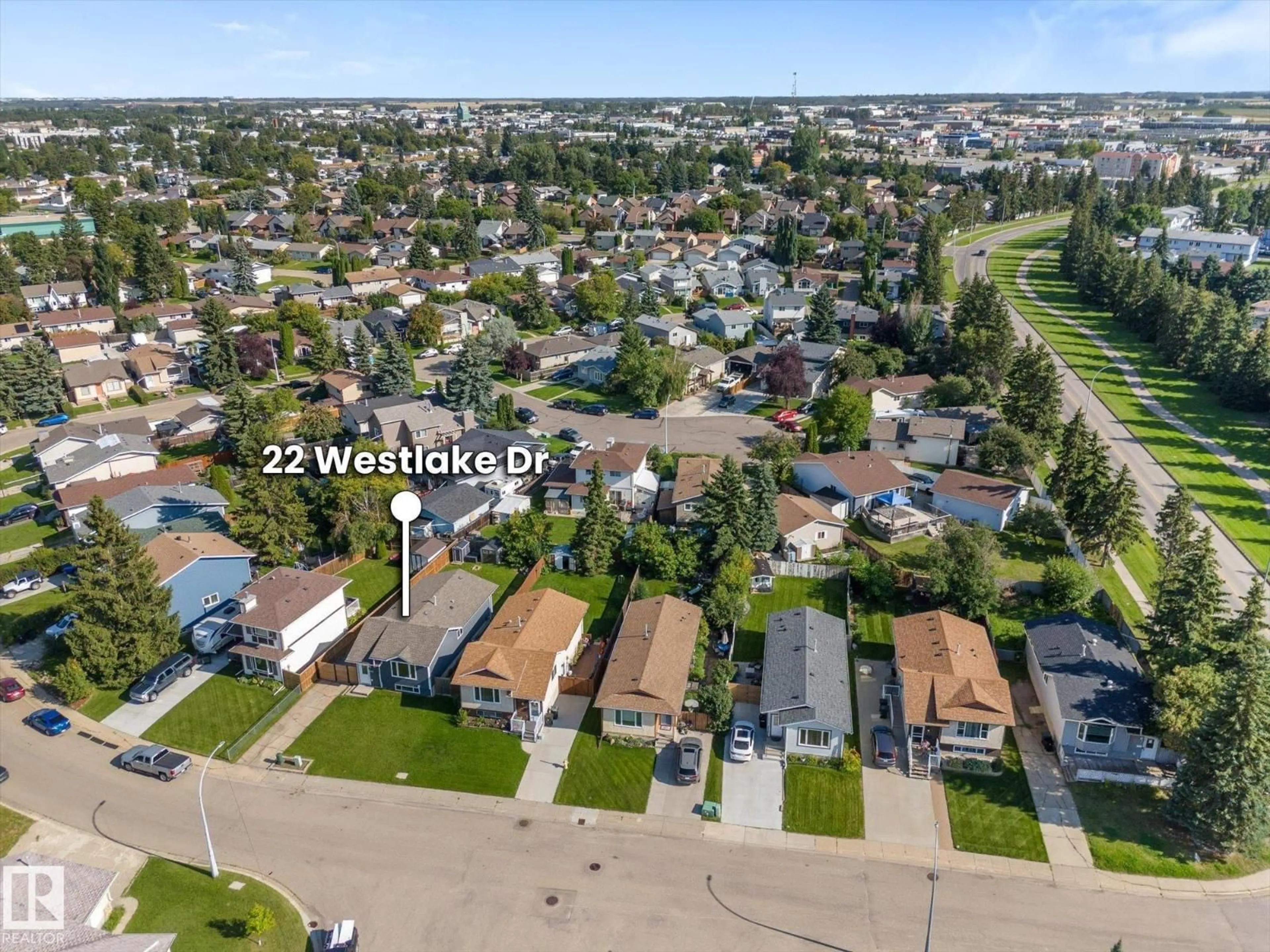A pic from outside/outdoor area/front of a property/back of a property/a pic from drone, street for 22 WESTLAKE DR, Spruce Grove Alberta T7X1S5