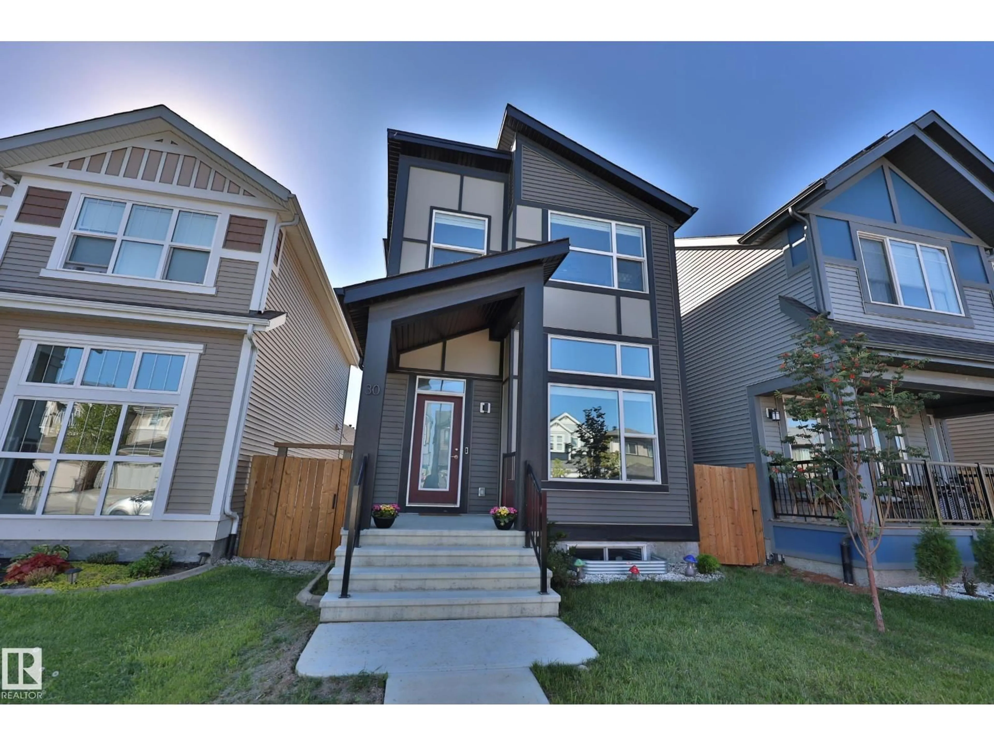 Home with vinyl exterior material, street for 30 NETTLE CR, St. Albert Alberta T8N7Z8
