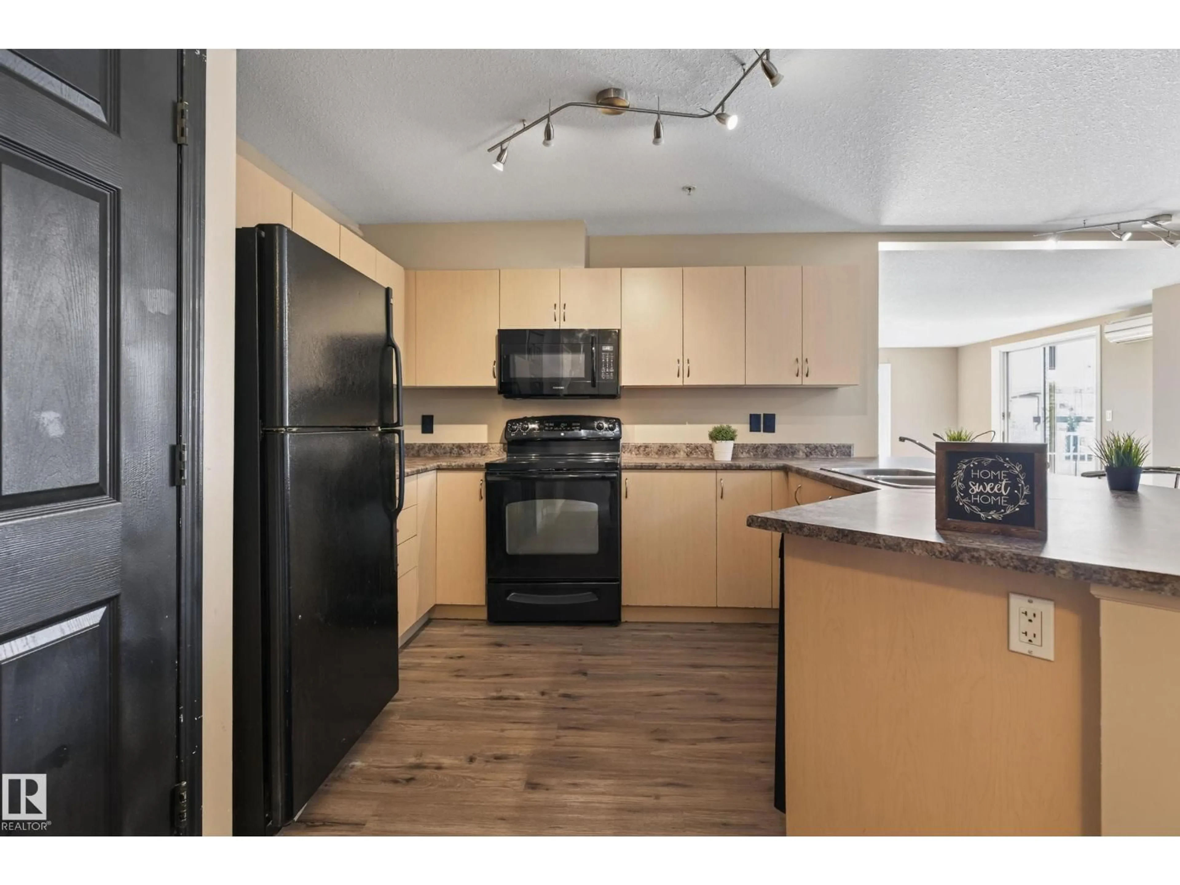 Standard kitchen, wood/laminate floor for 42 - 222 SUMMERWOOD BV, Sherwood Park Alberta T8H0C3