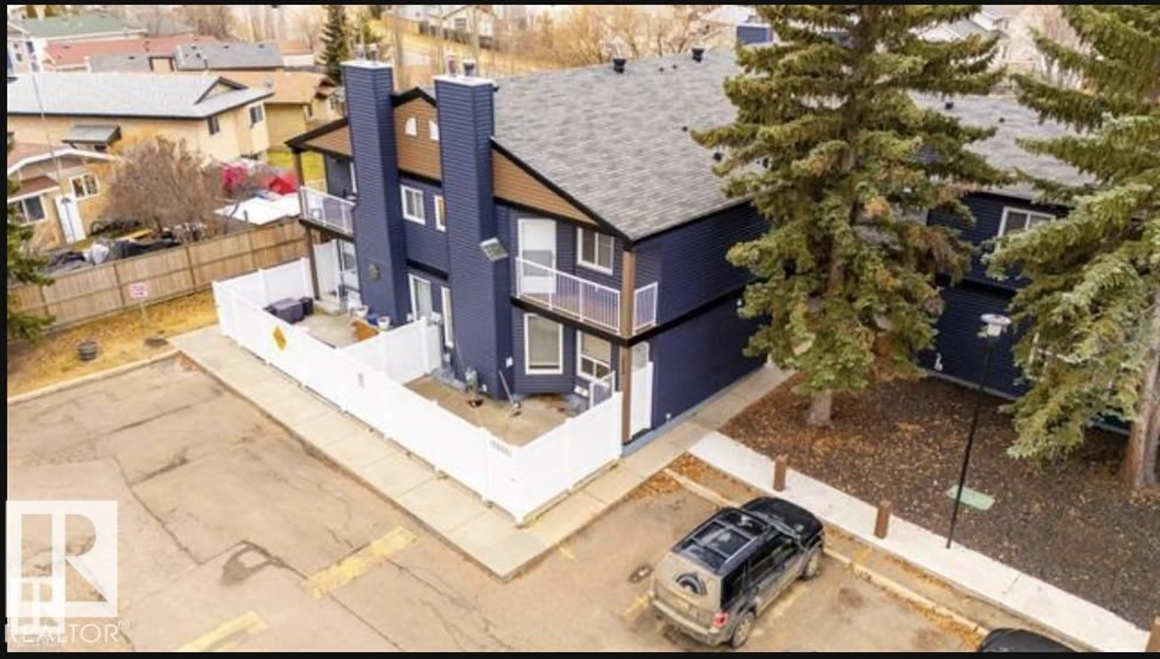 A pic from outside/outdoor area/front of a property/back of a property/a pic from drone, street for 3530 42 ST, Edmonton Alberta T6L5A1