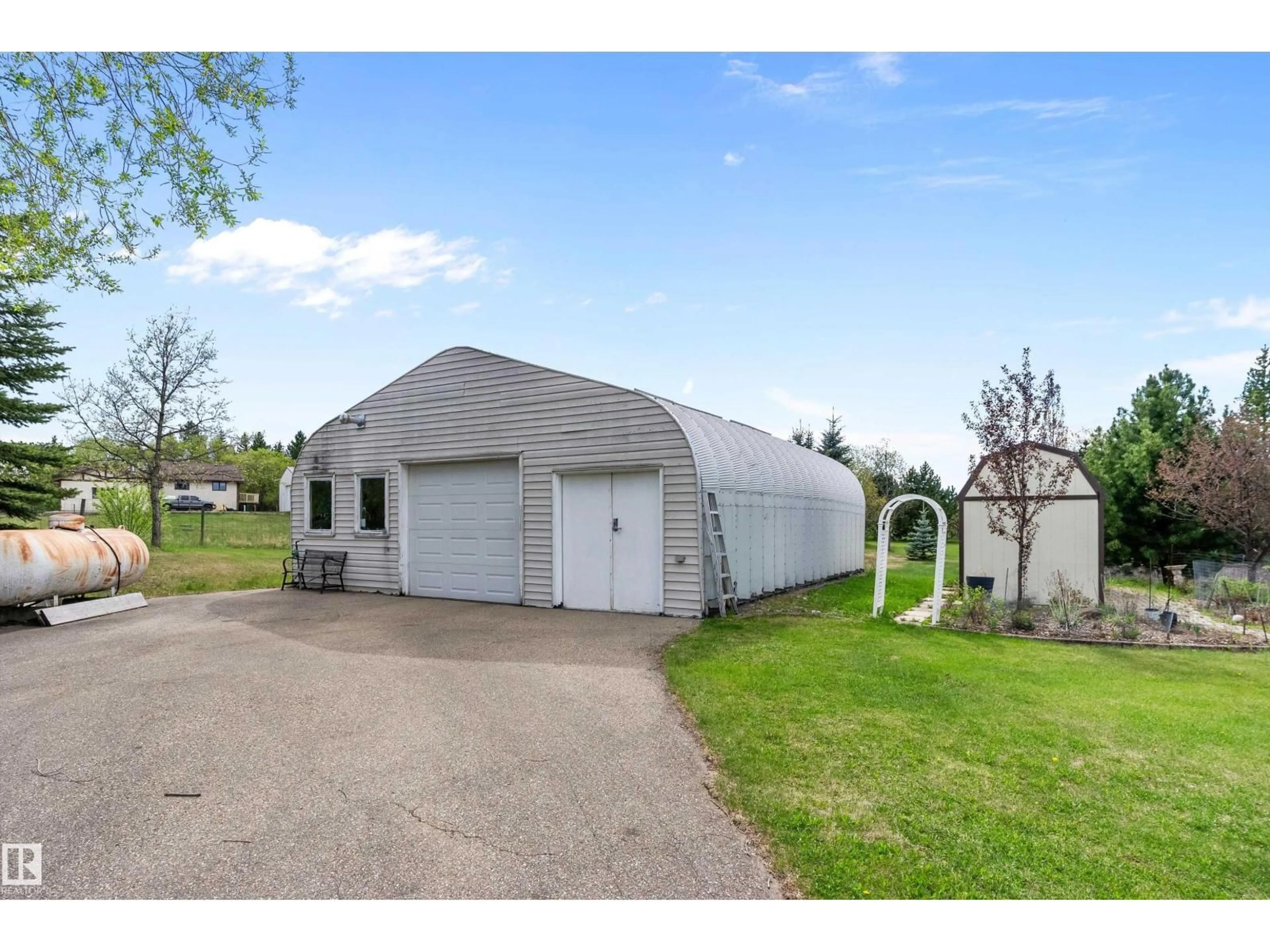 Indoor garage for 27005 - 8 TWP ROAD 511, Rural Parkland County Alberta T7Y1G8