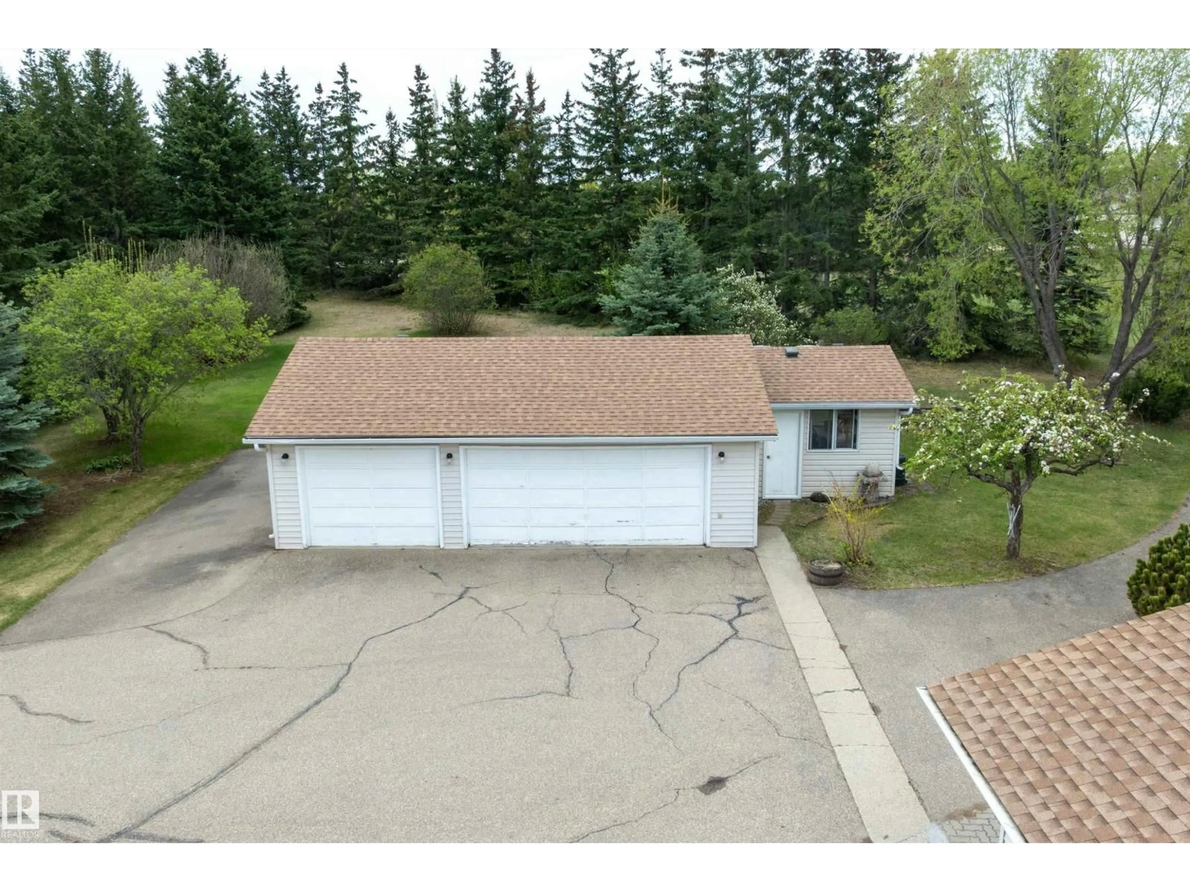 A pic from outside/outdoor area/front of a property/back of a property/a pic from drone, unknown for 27005 - 8 TWP ROAD 511, Rural Parkland County Alberta T7Y1G8