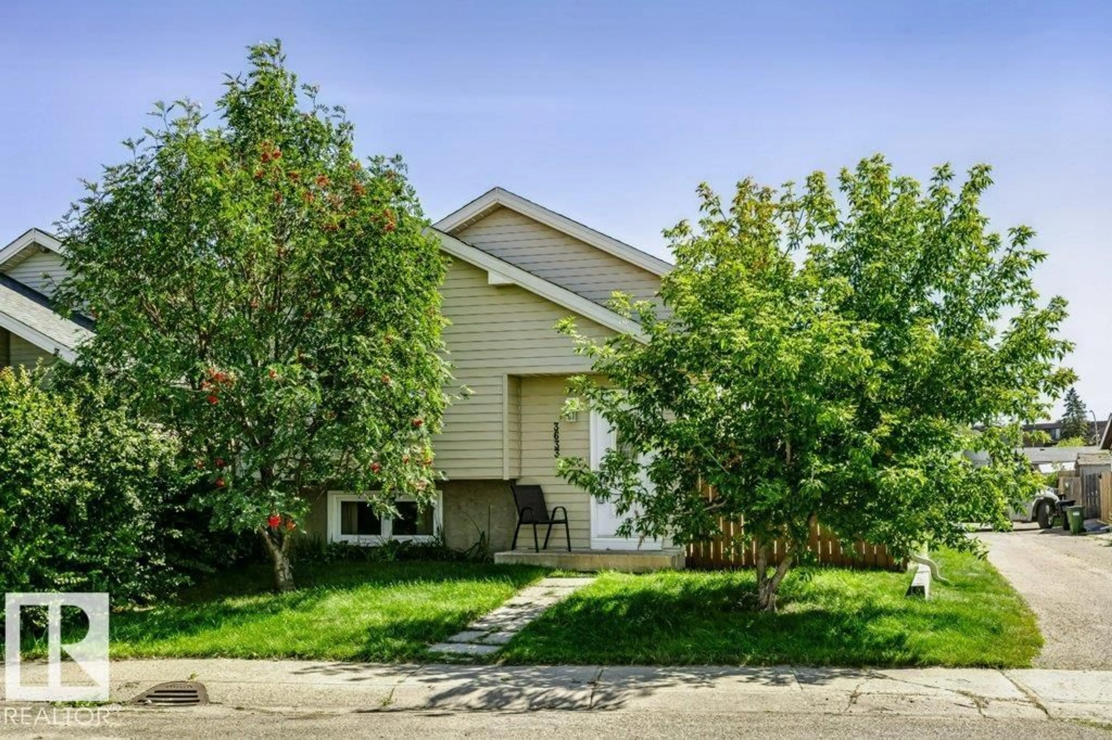 Unknown for 3633 44 AV, Edmonton Alberta T6L5M5