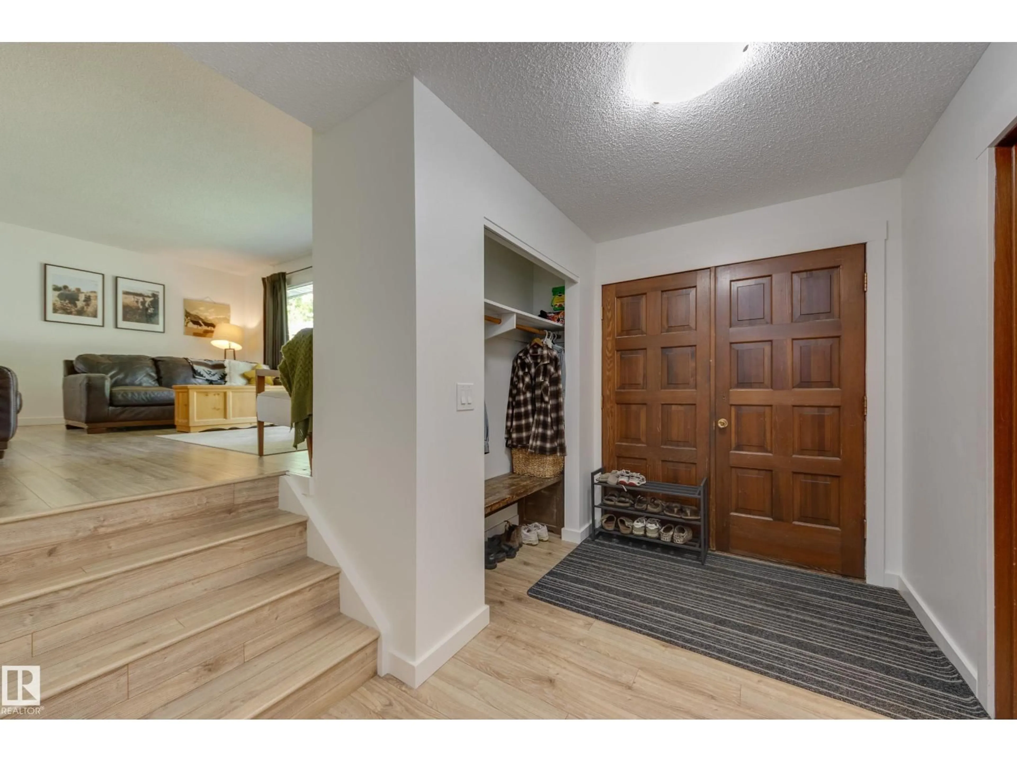 Indoor entryway for 77 BEACON CR, St. Albert Alberta T8N0A4